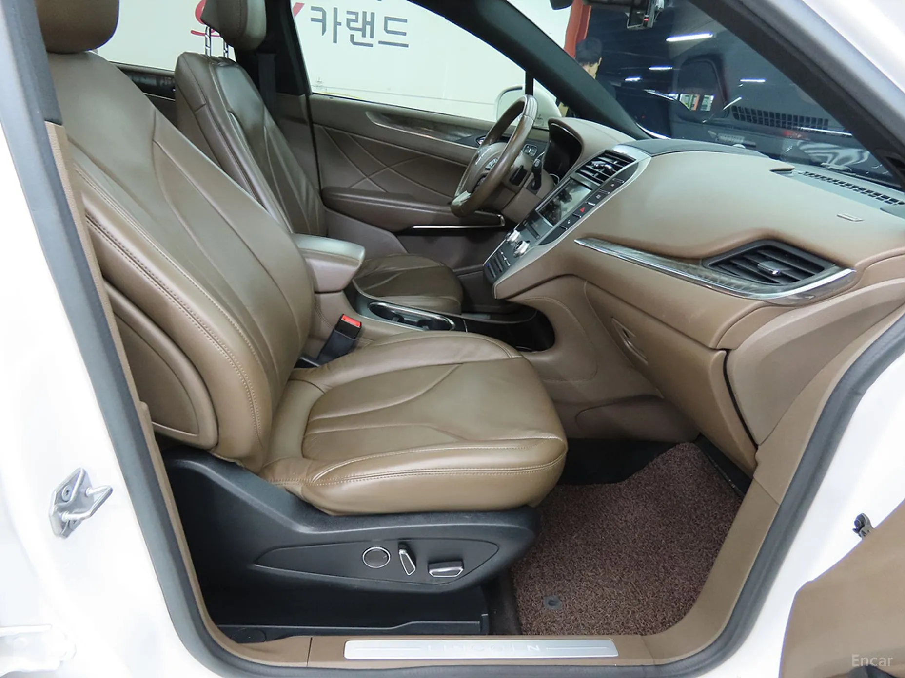 Lincoln MKC превью 6