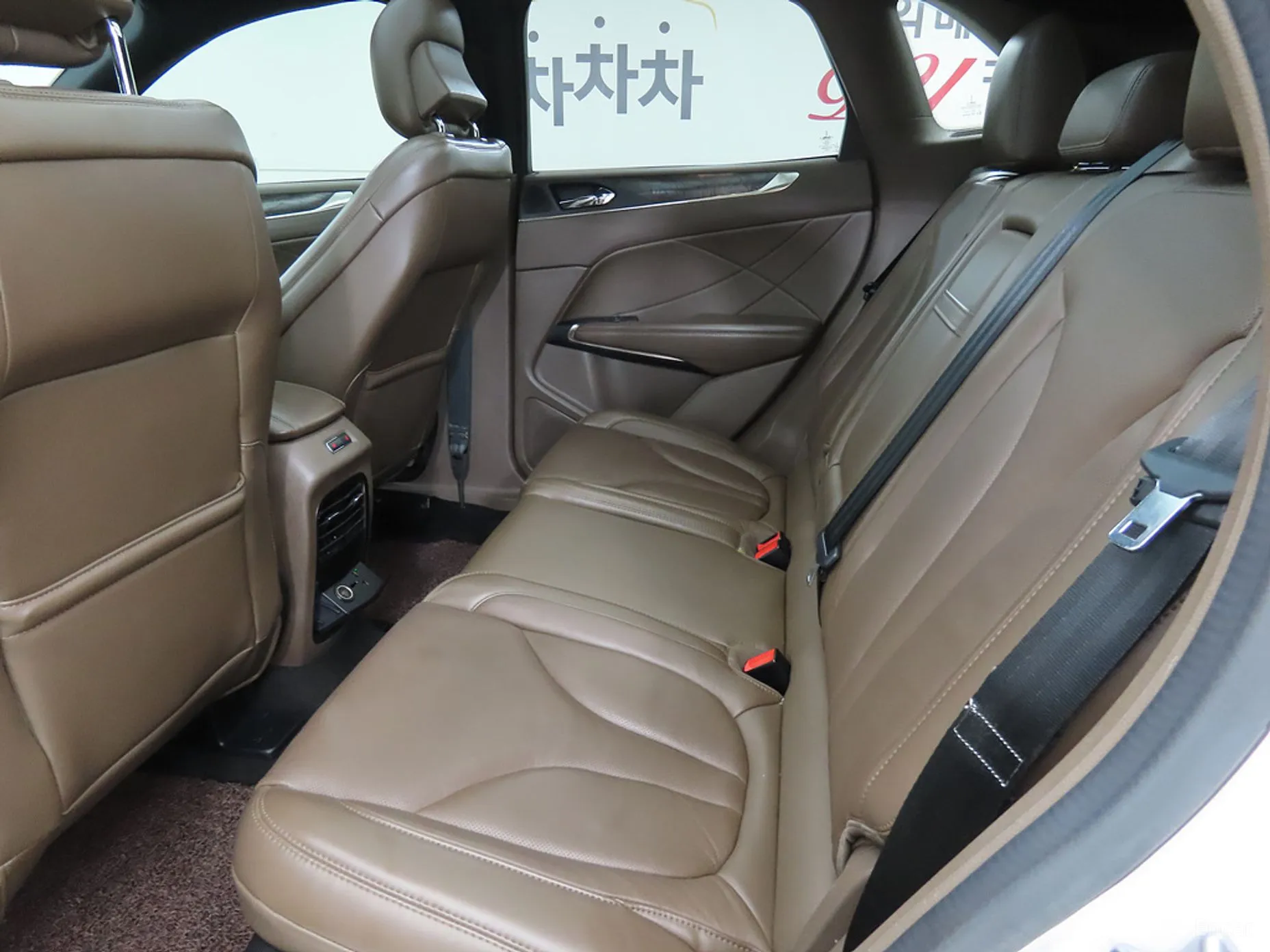 Lincoln MKC превью 8
