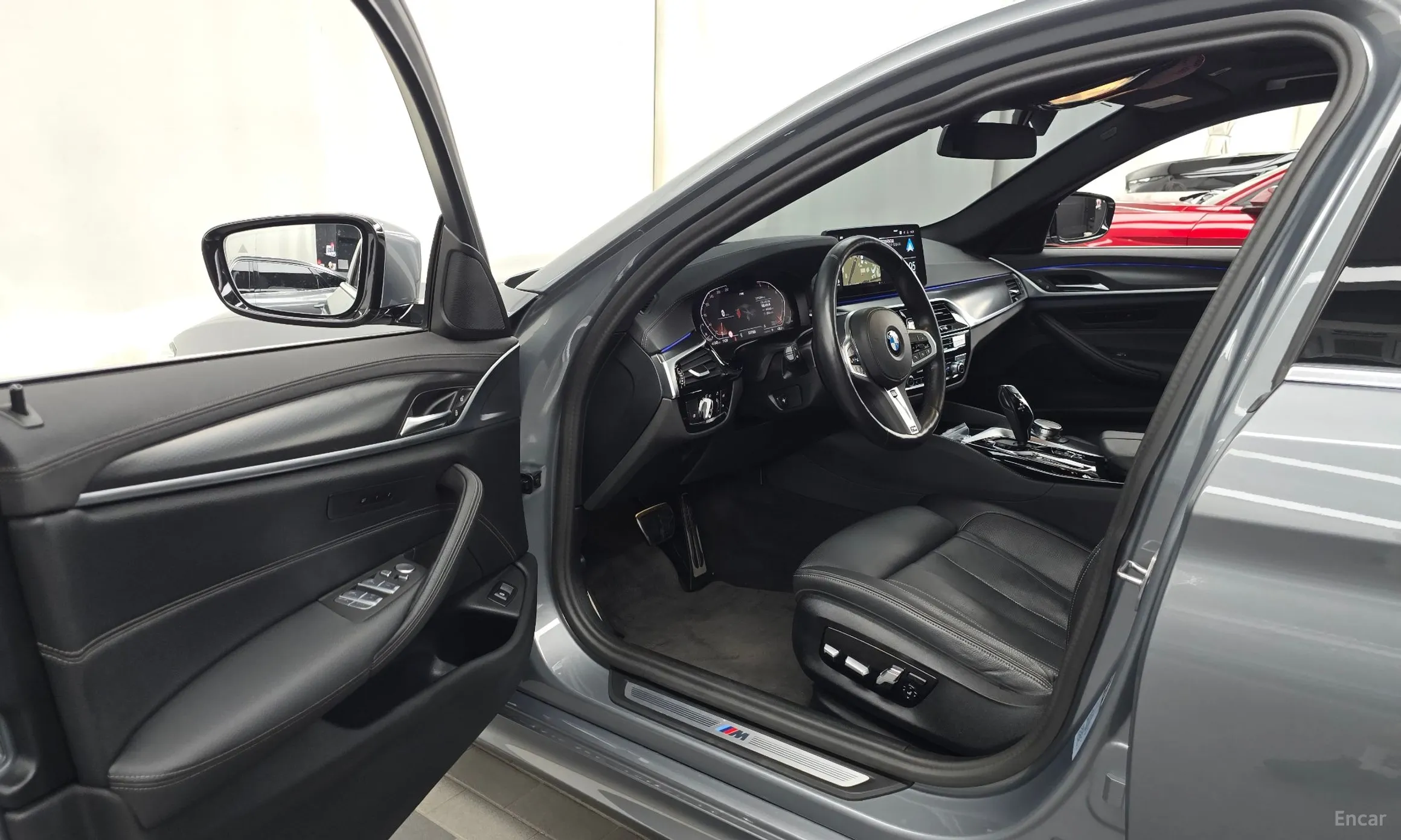 BMW 5 Series (G30) превью 10
