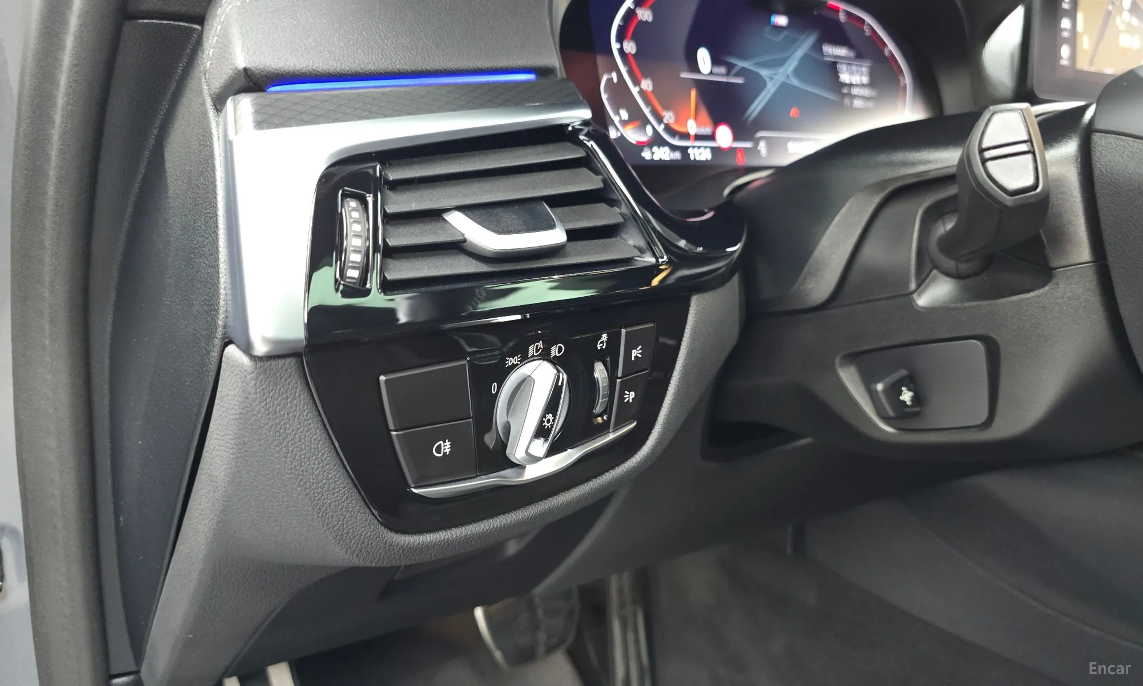 BMW 5 Series (G30) превью 17