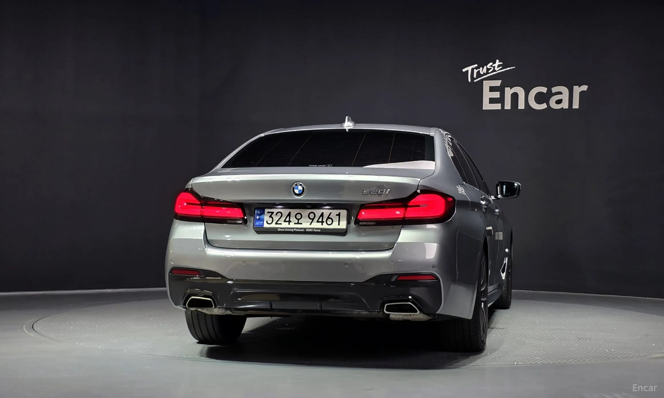 BMW 5 Series (G30) превью 4