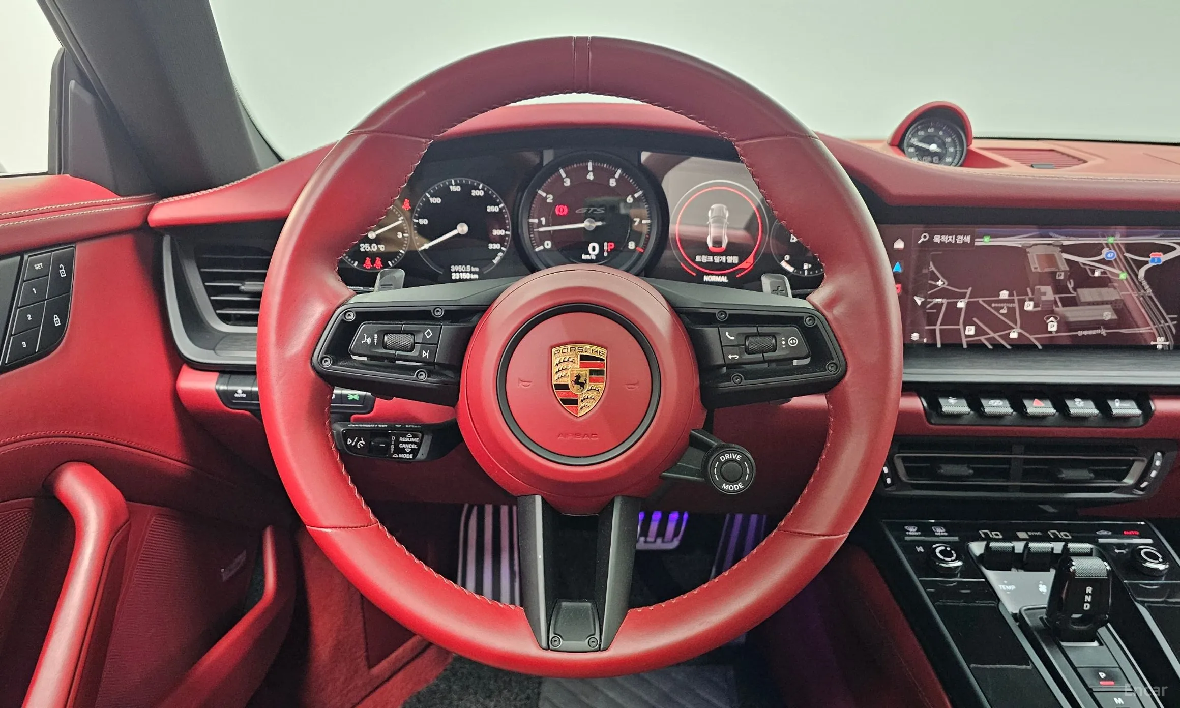 Porsche 911 (992) превью 13