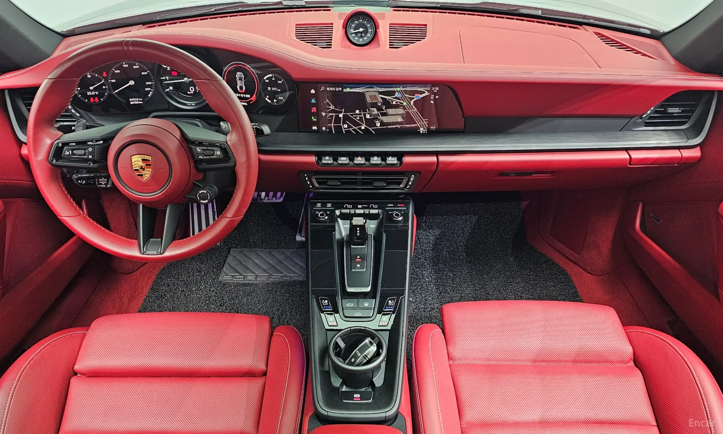 Porsche 911 (992) превью 7