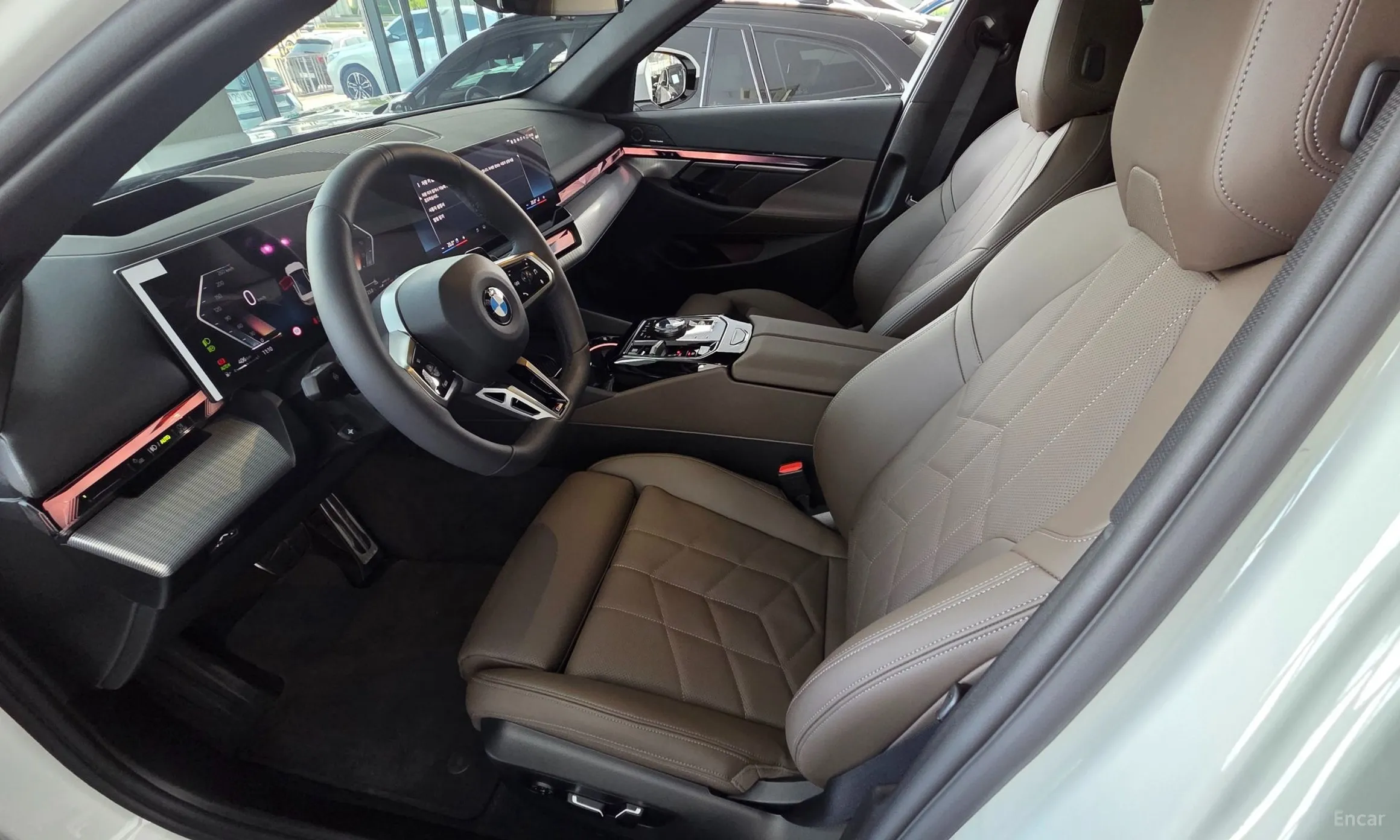 BMW 5 Series (G60) превью 11