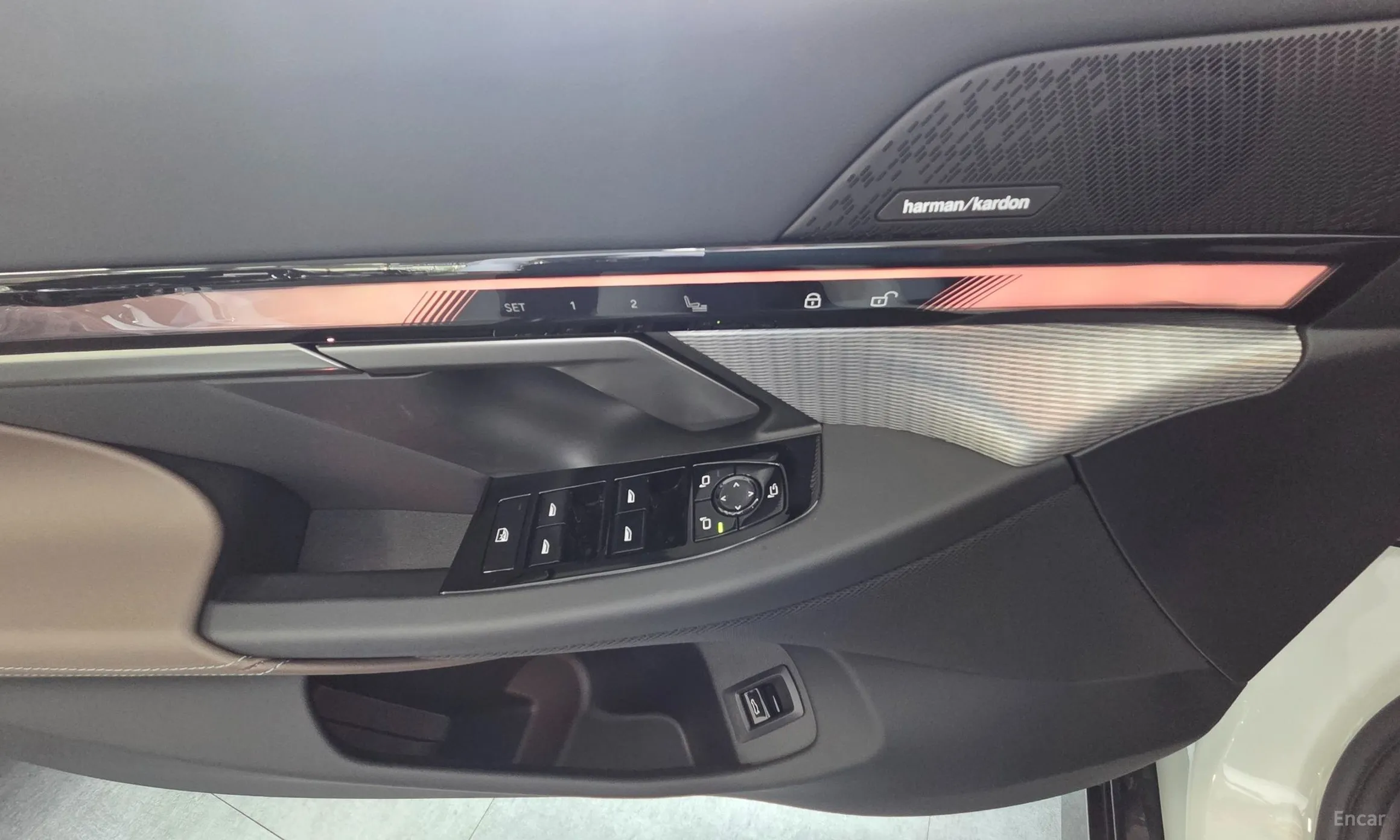 BMW 5 Series (G60) превью 12