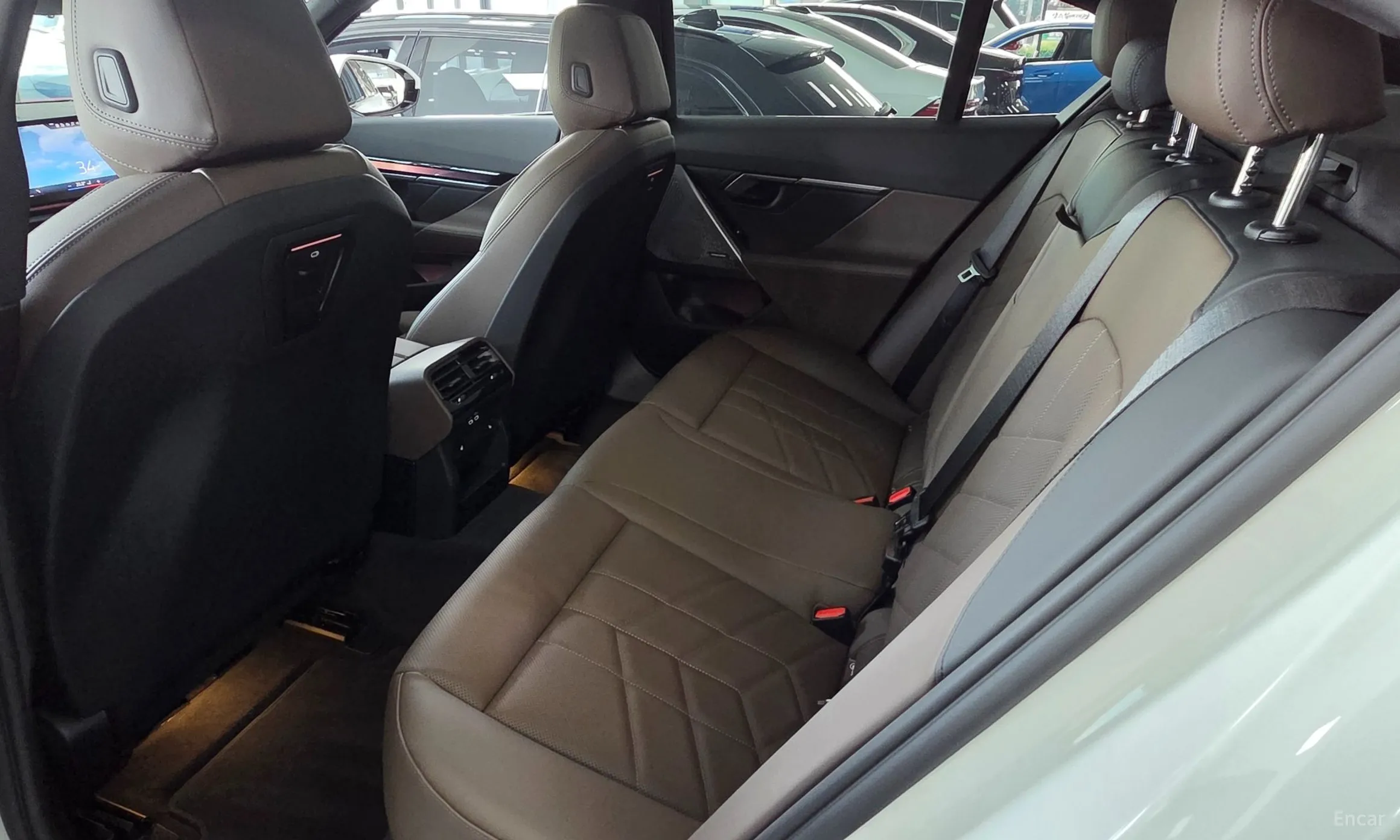 BMW 5 Series (G60) превью 19