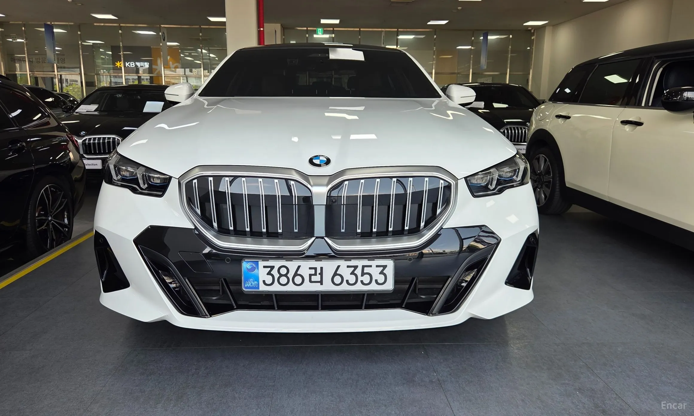BMW 5 Series (G60) превью 3