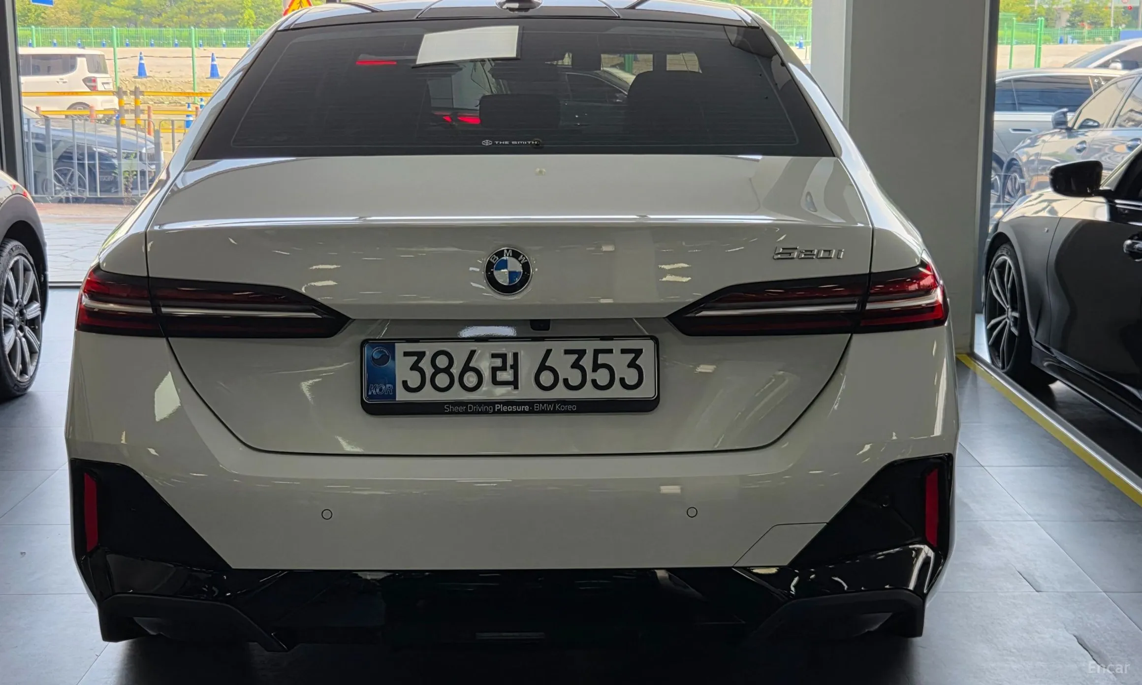 BMW 5 Series (G60) превью 4