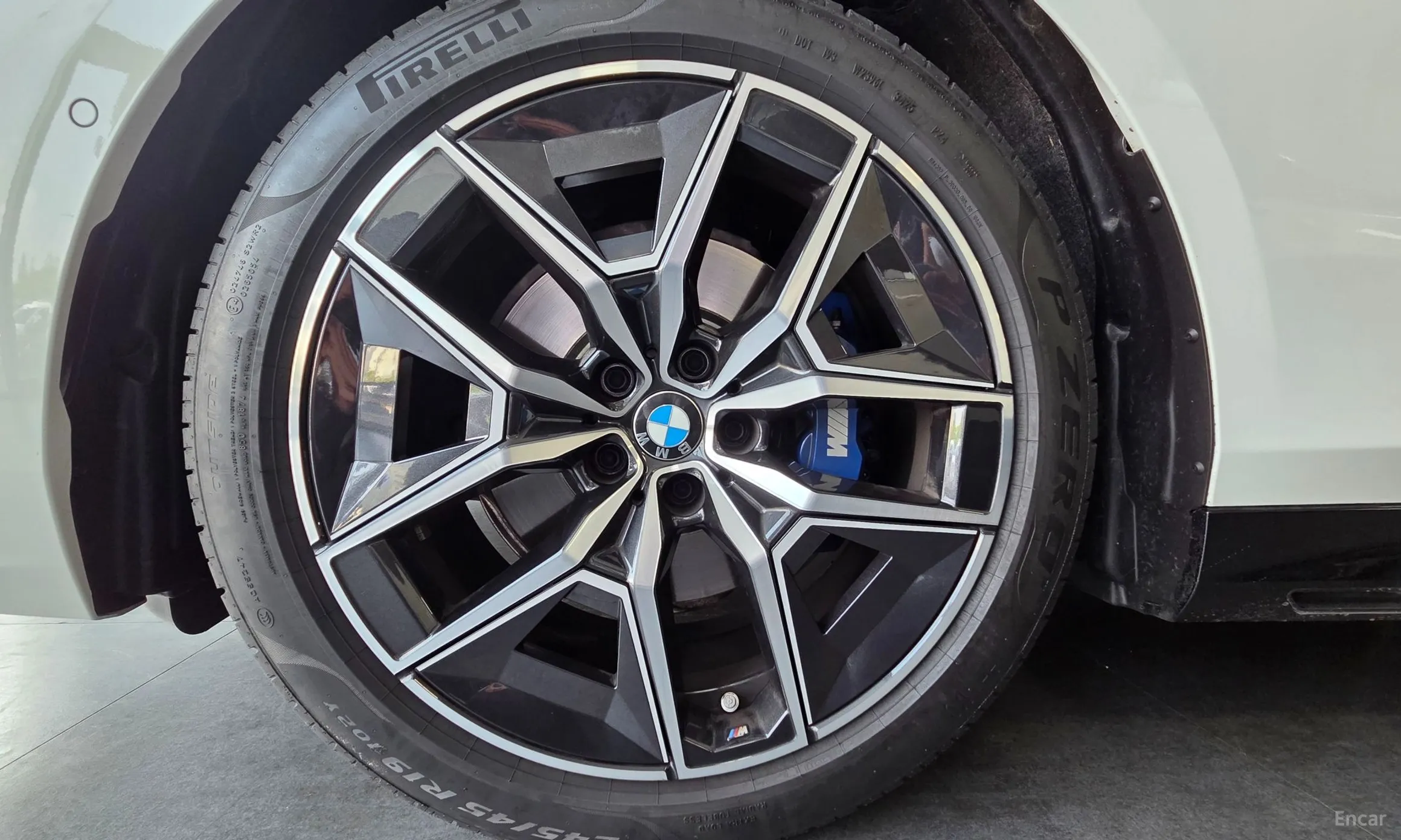 BMW 5 Series (G60) превью 5
