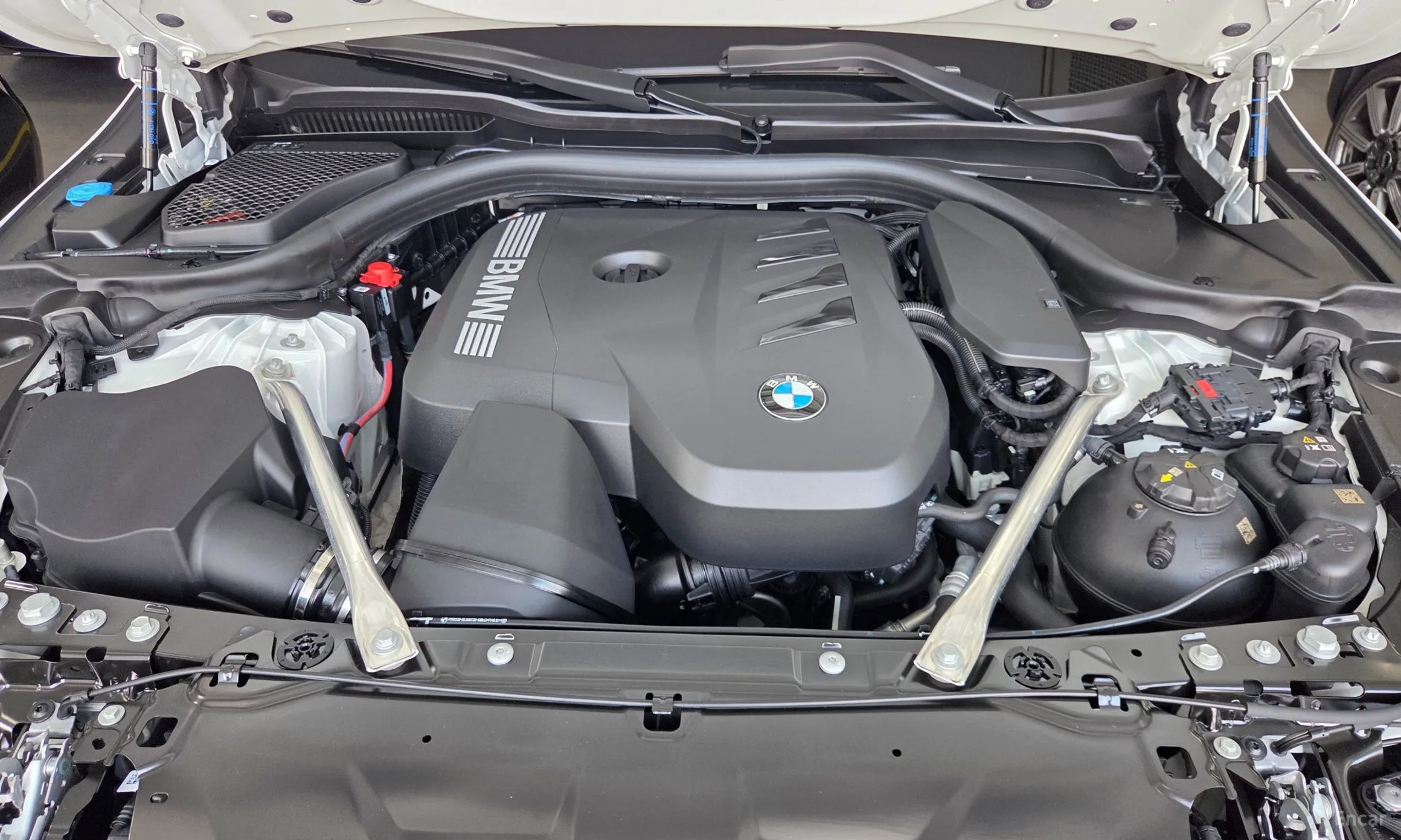 BMW 5 Series (G60) превью 6