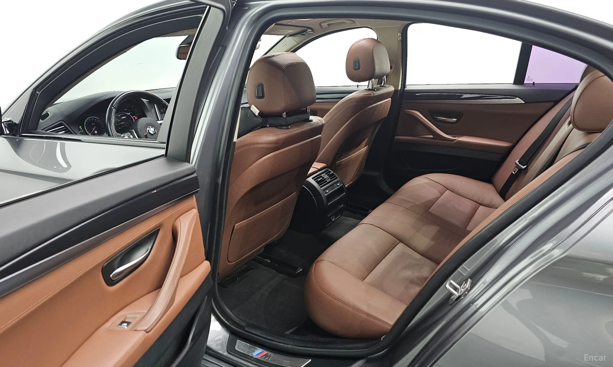 BMW 5 Series (F10) превью 11