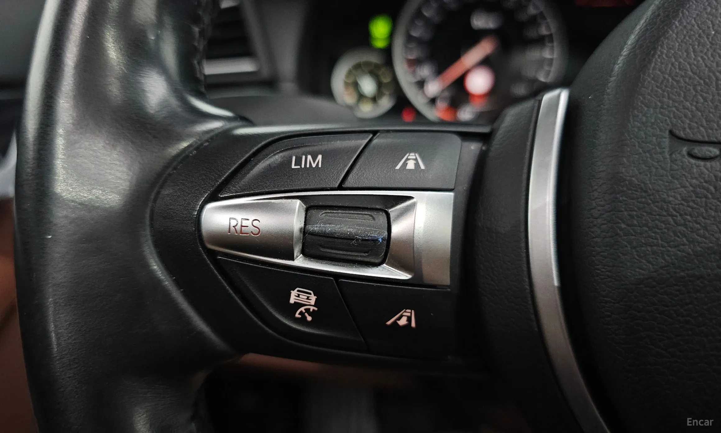 BMW 5 Series (F10) превью 18