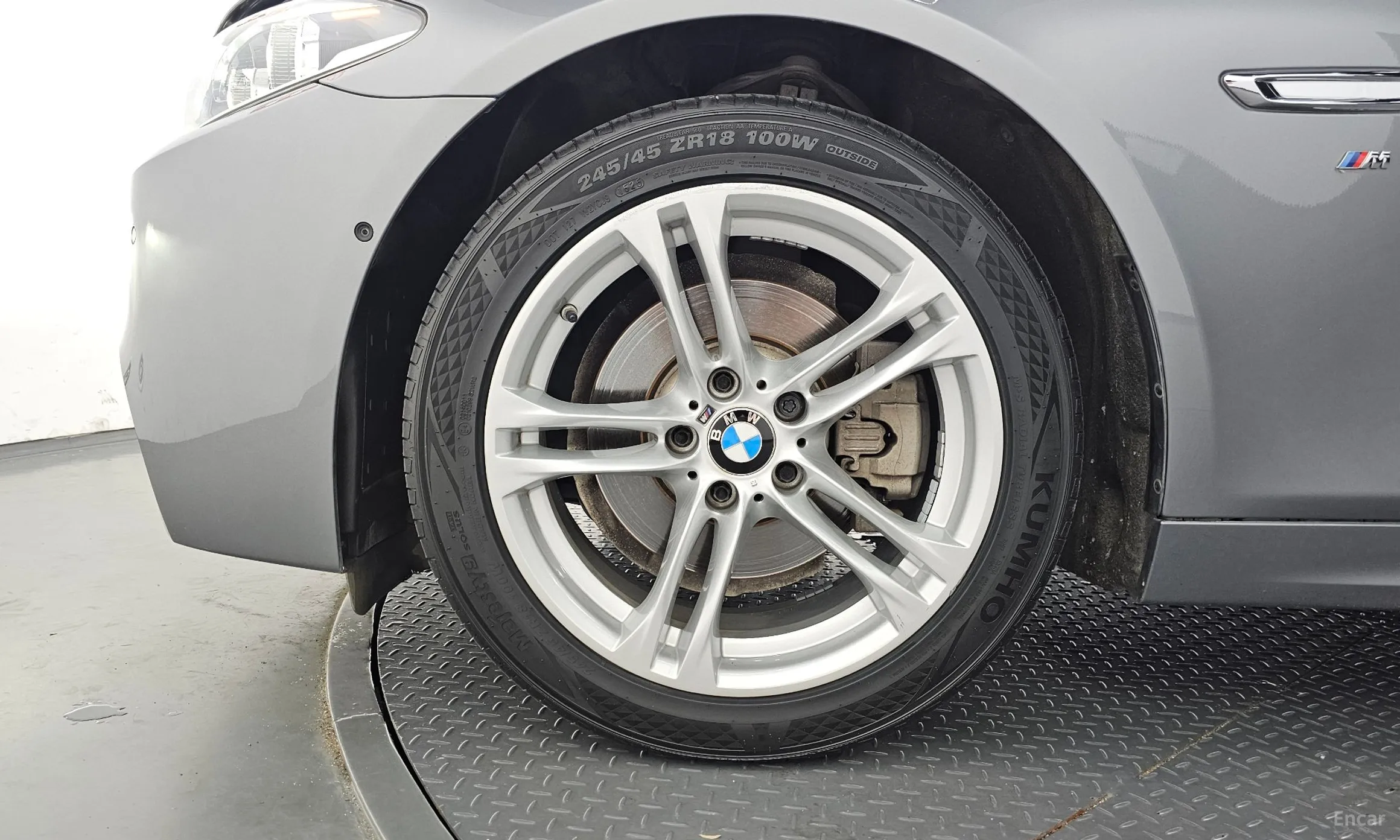BMW 5 Series (F10) превью 5