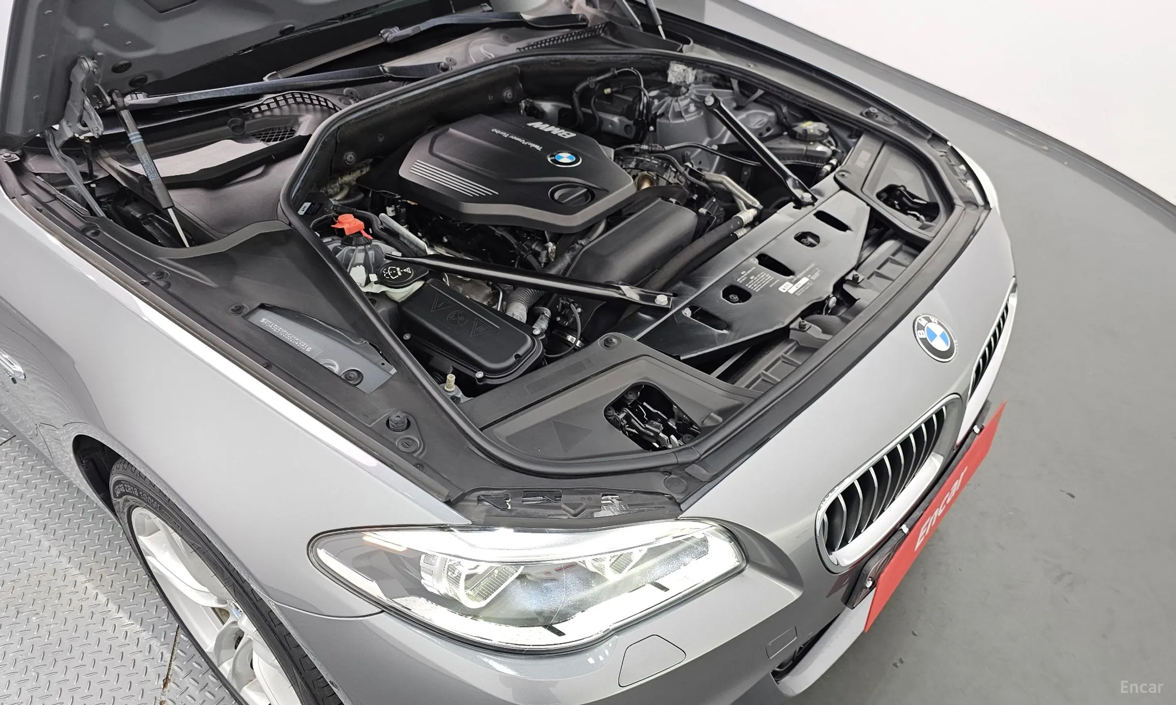 BMW 5 Series (F10) превью 6