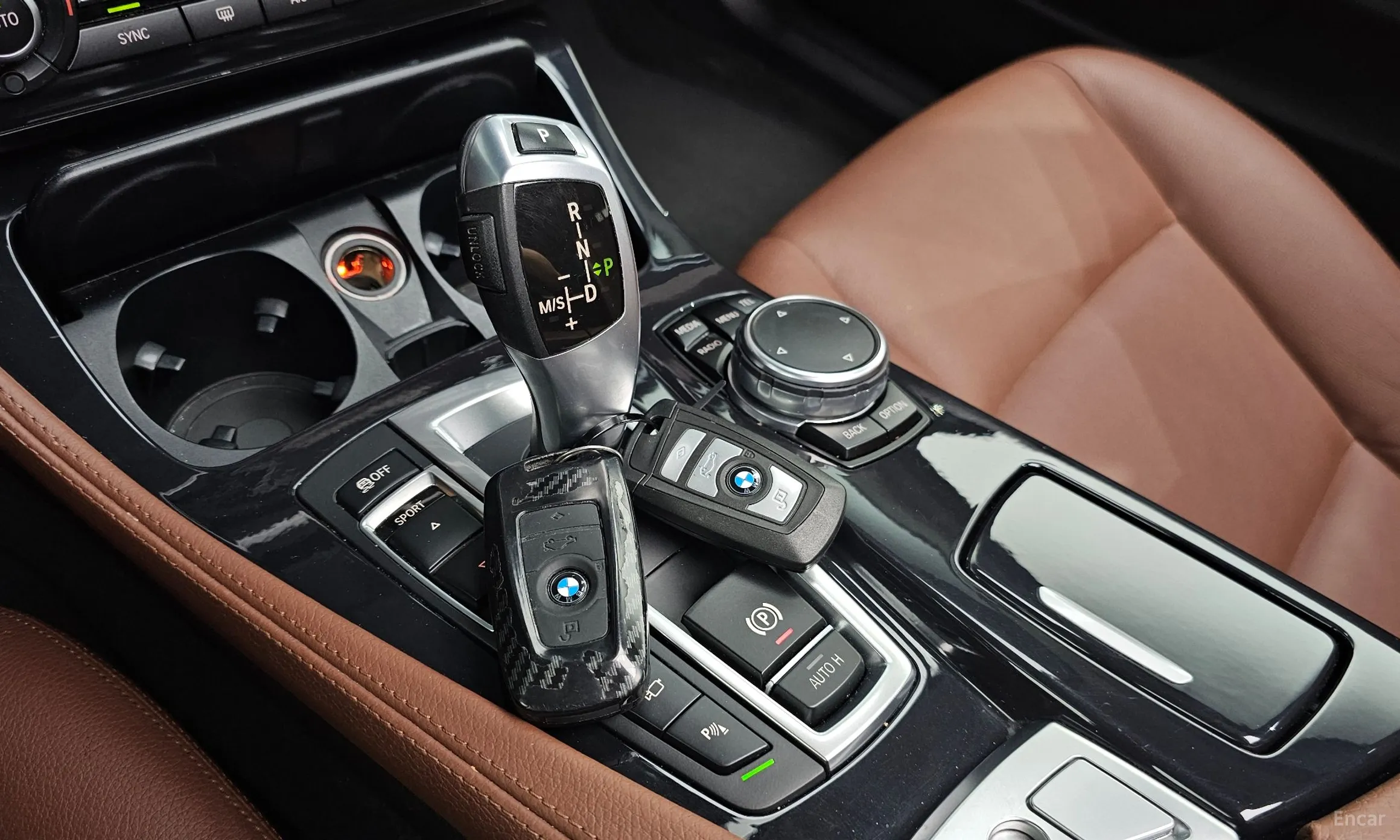 BMW 5 Series (F10) превью 9