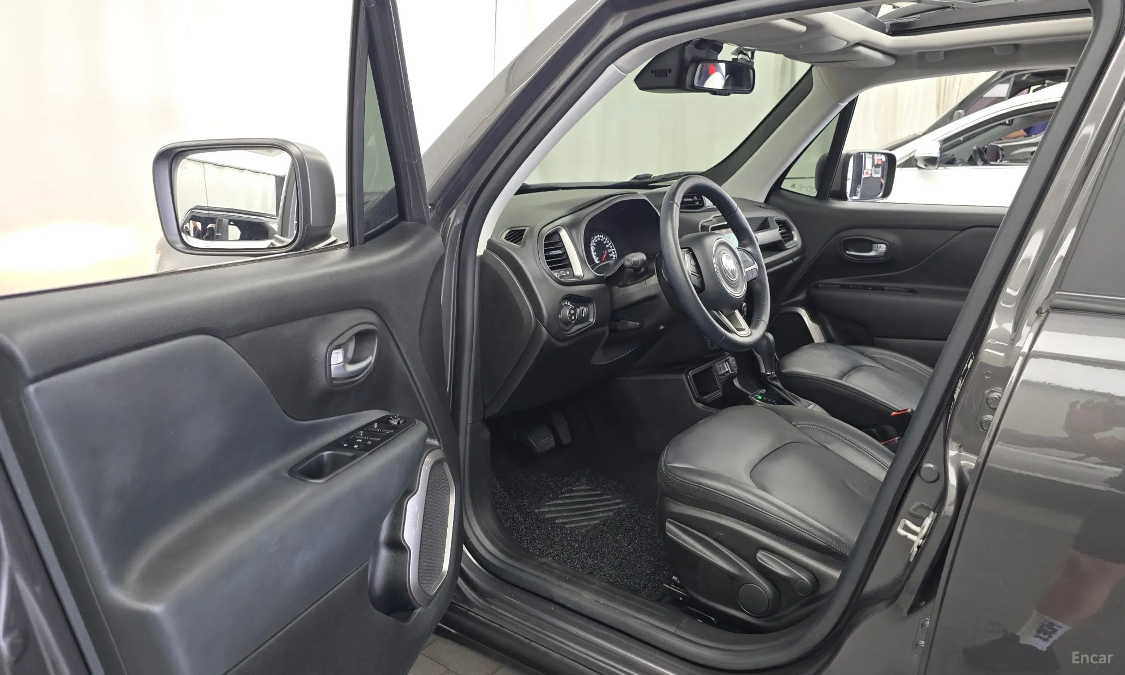 Jeep Renegade превью 10