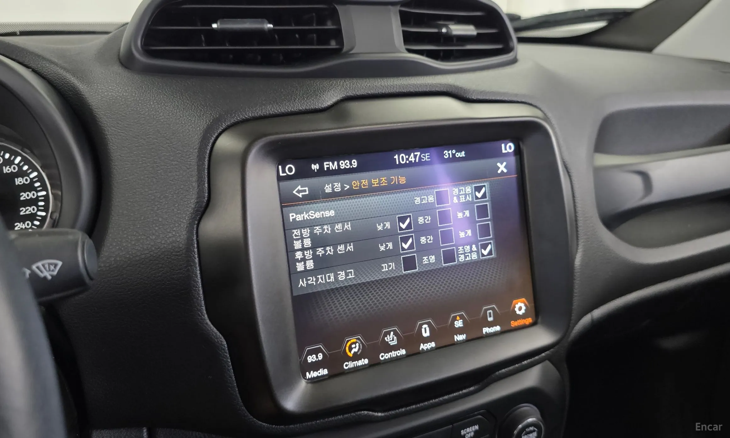 Jeep Renegade превью 15