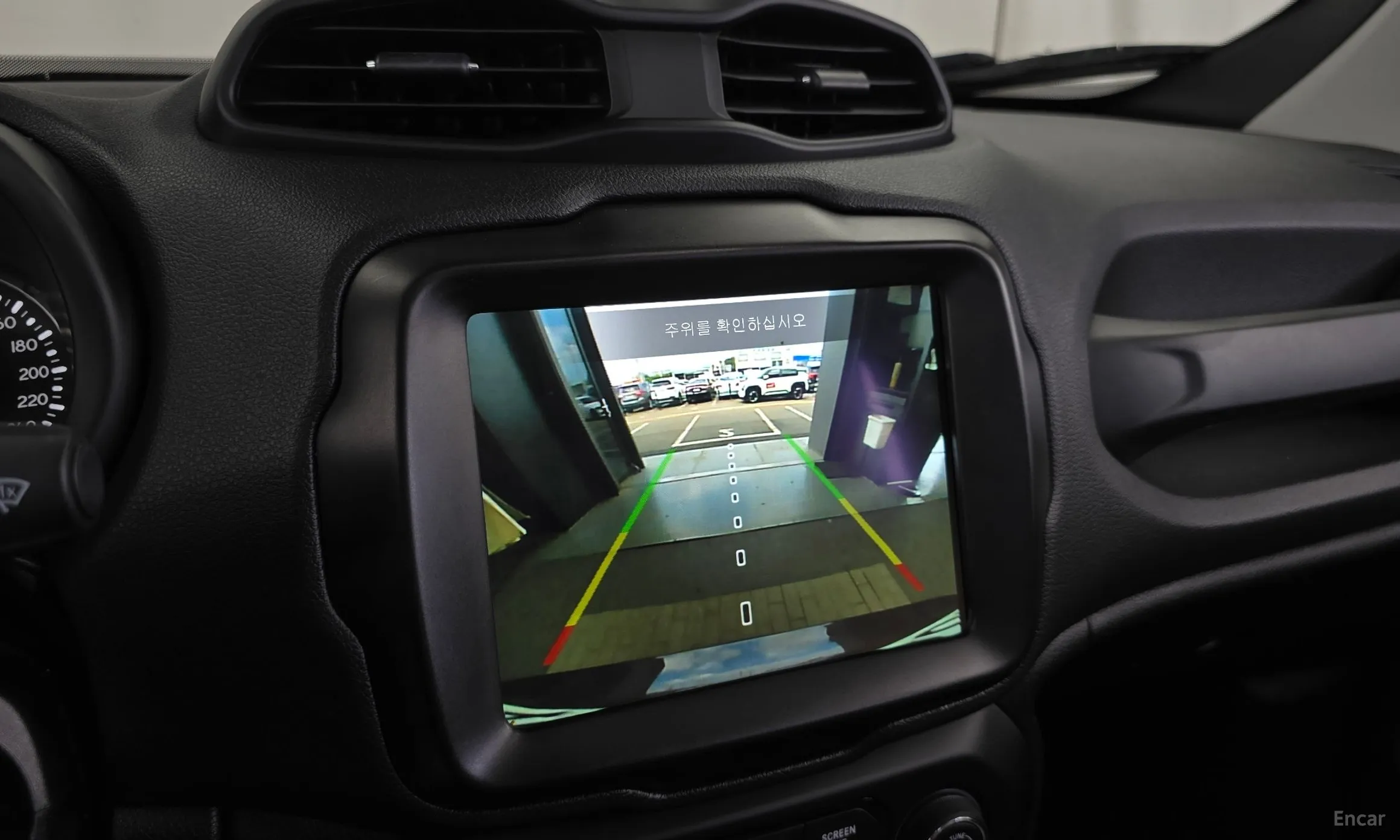 Jeep Renegade превью 17