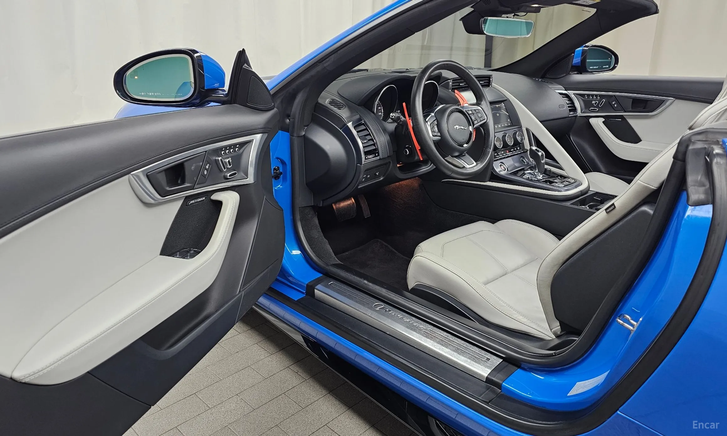 Jaguar F-TYPE превью 10