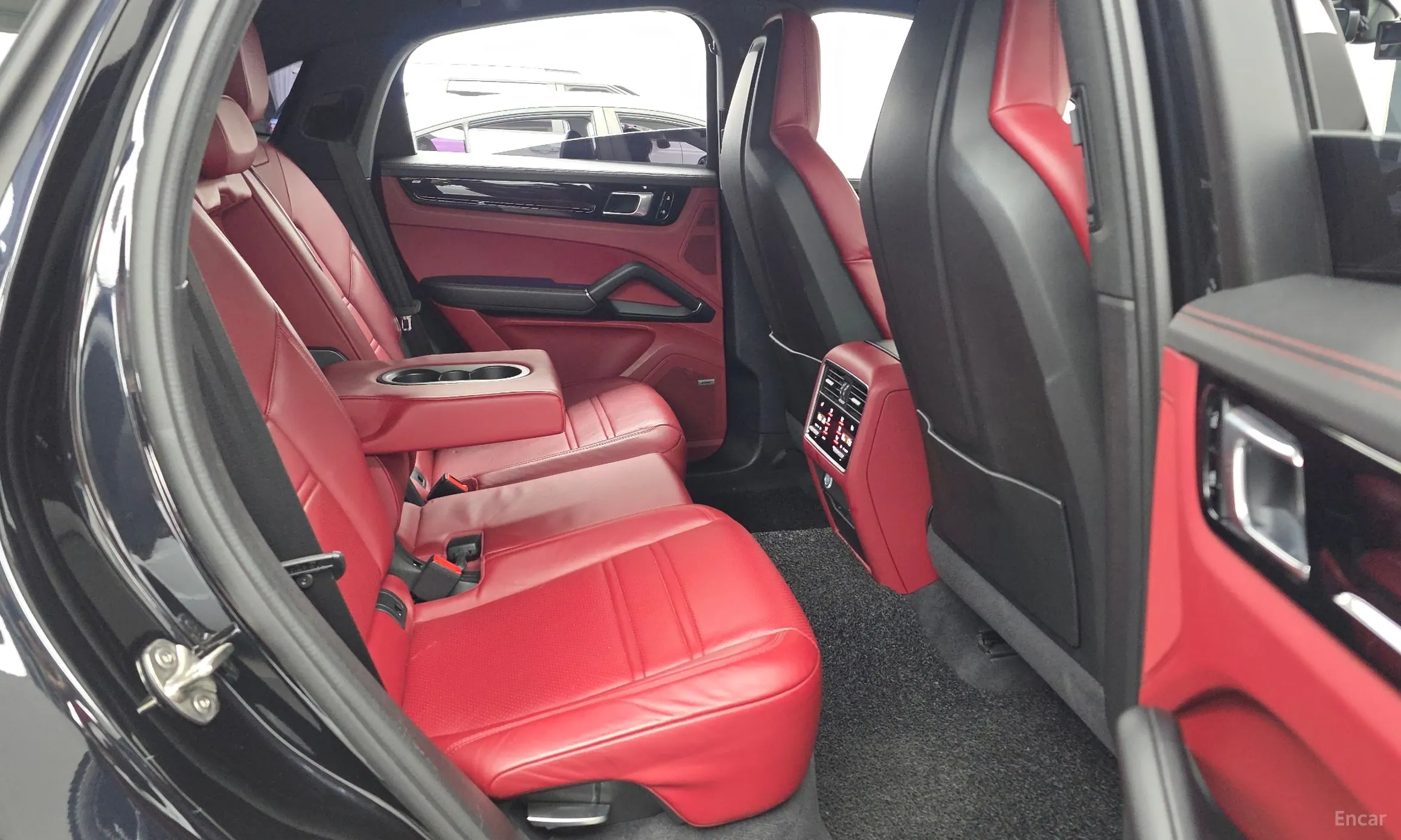 Porsche Cayenne (PO536) превью 12