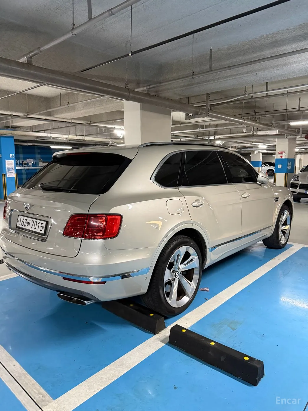 Bentley Bentayga превью 4