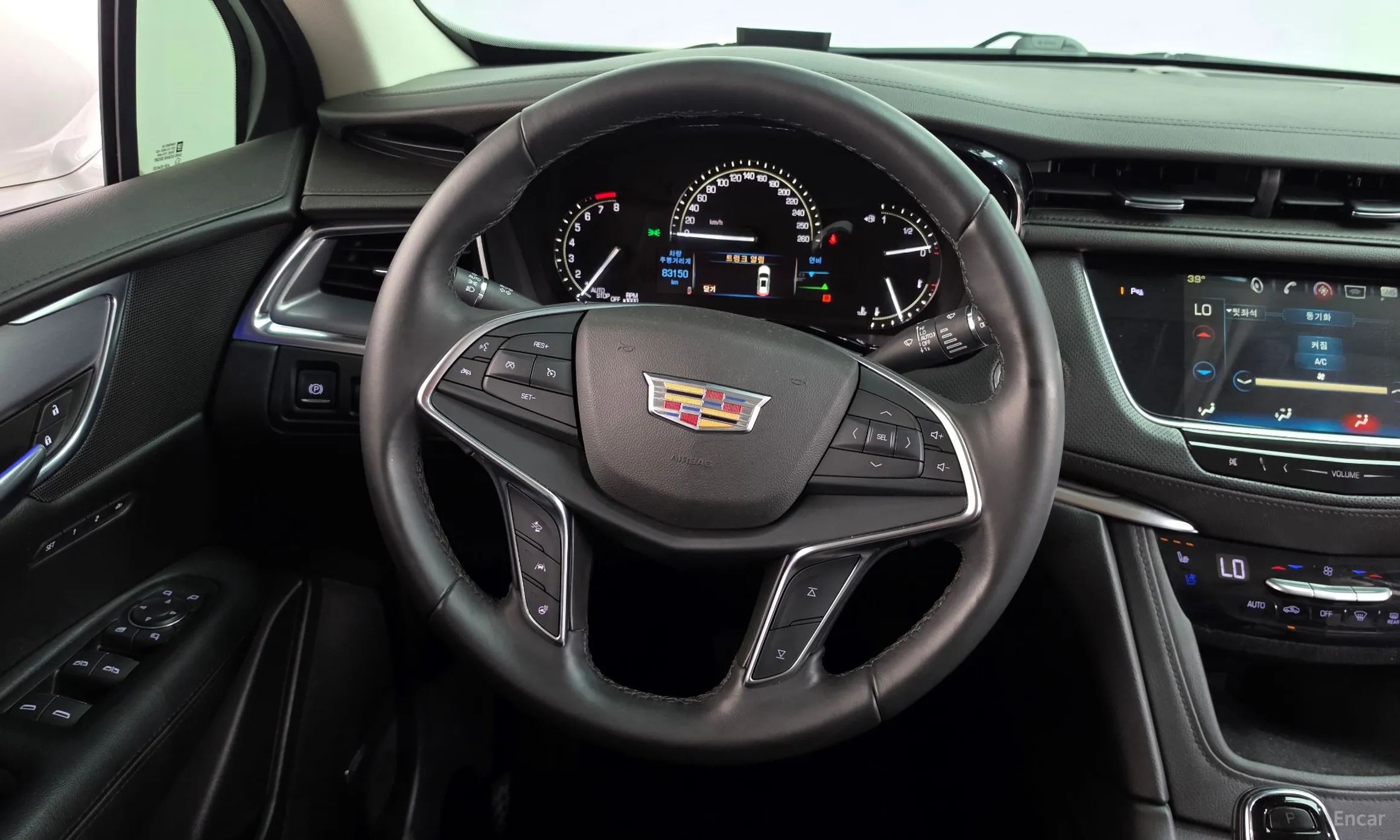 Cadillac XT5 превью 12