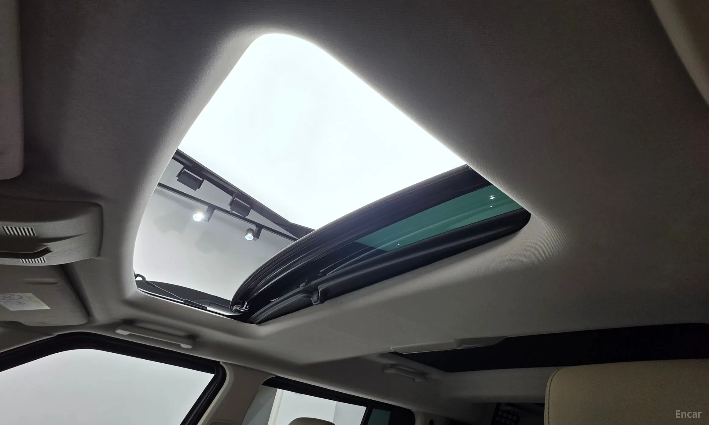 Land Rover Discovery 4 превью 16
