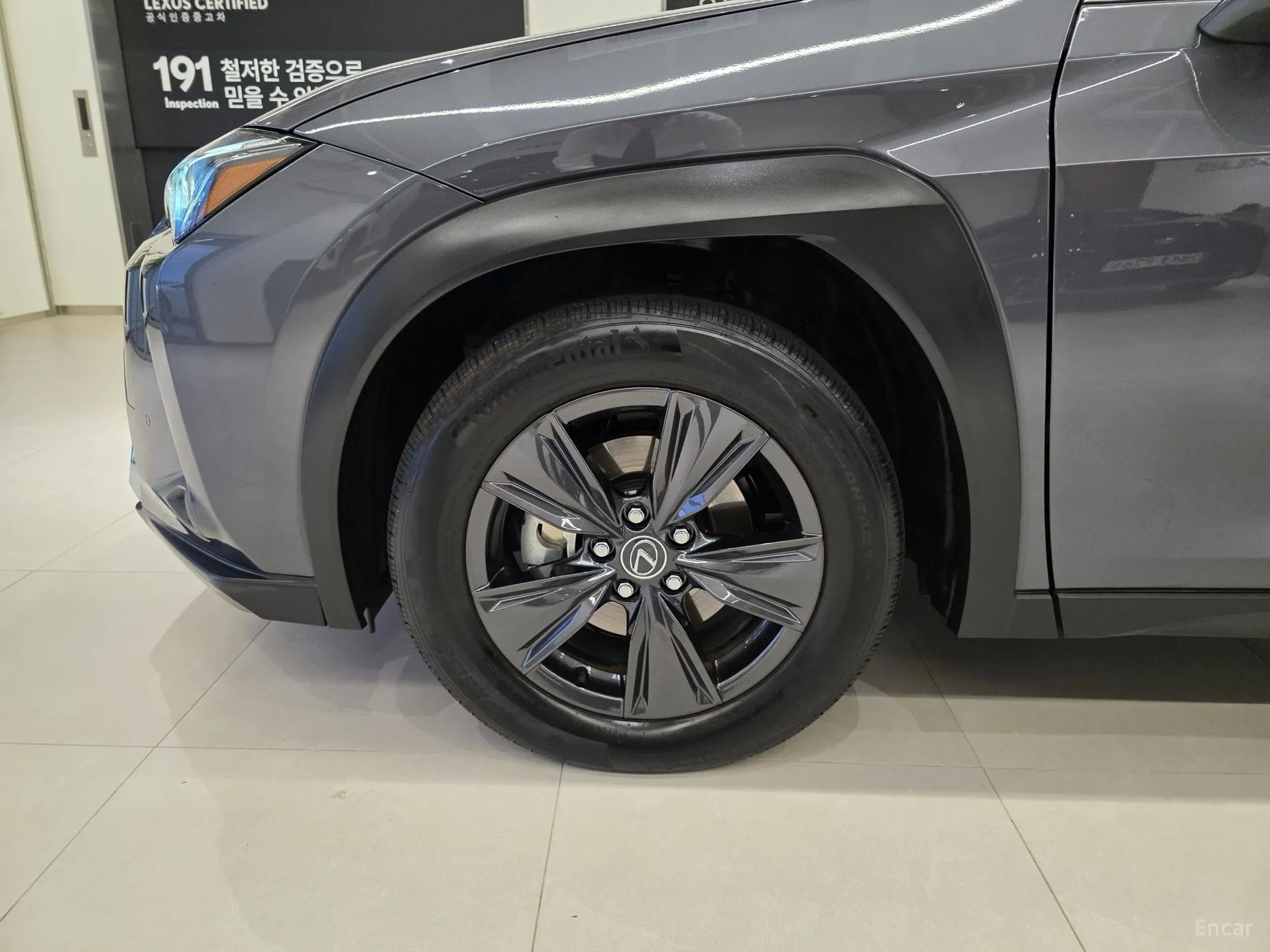Lexus UX300h превью 5