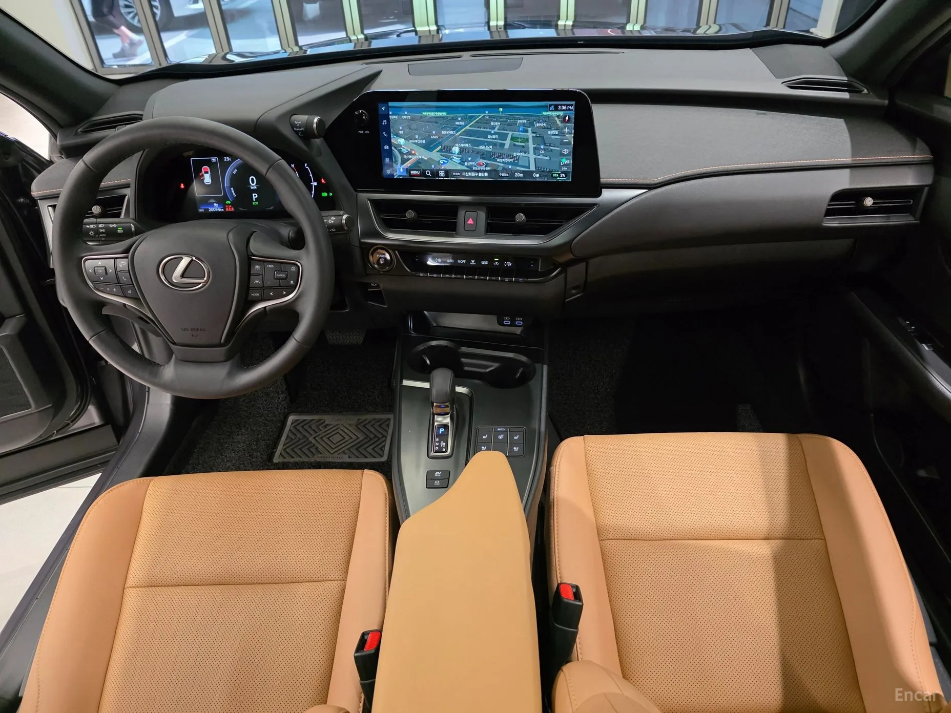 Lexus UX300h превью 7
