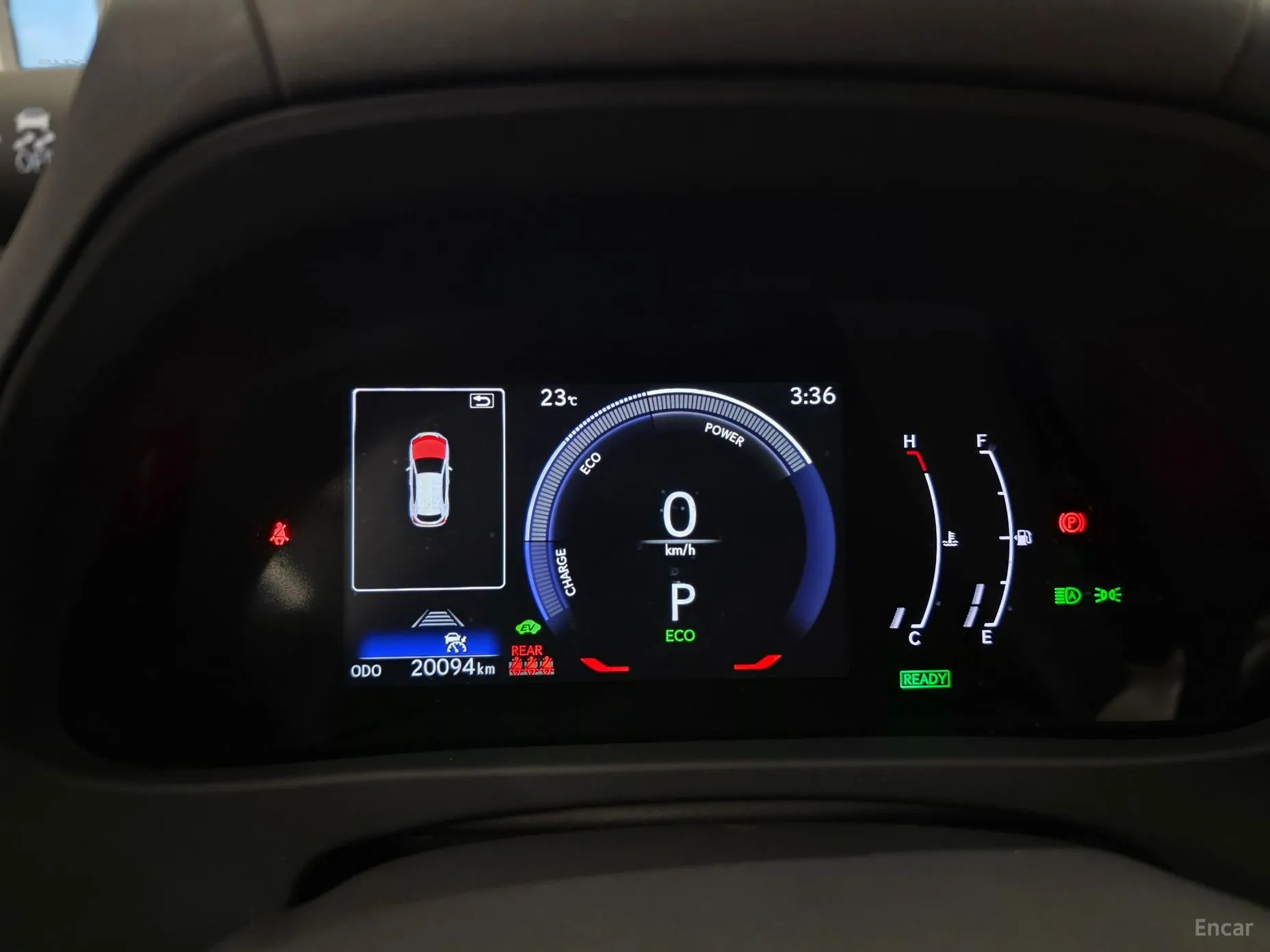 Lexus UX300h превью 8