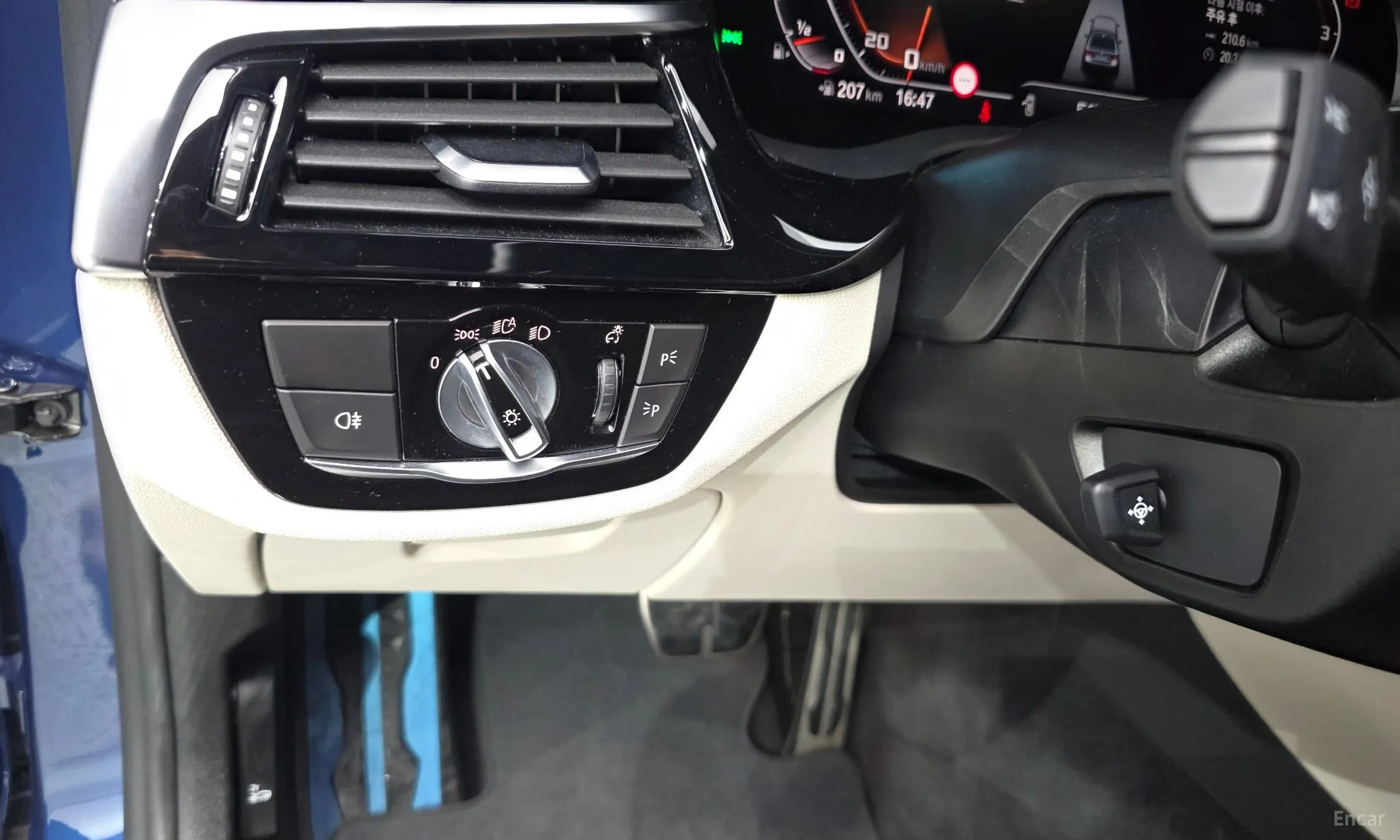 BMW 5 Series (G30) превью 20