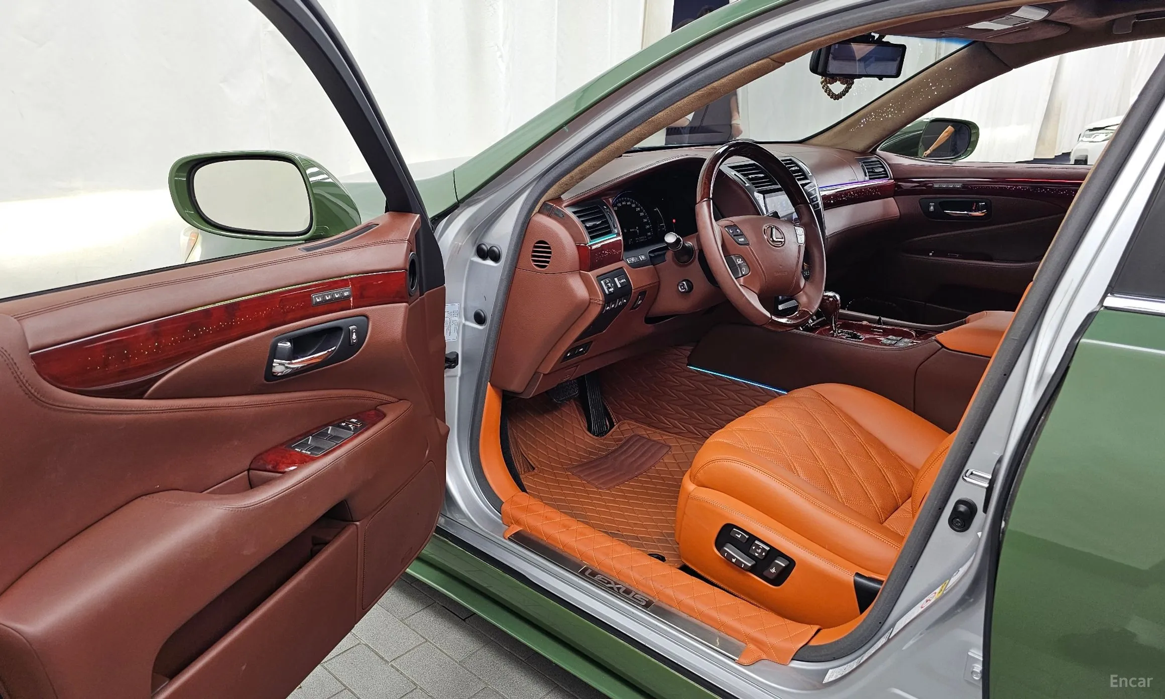 Lexus LS600hL превью 10