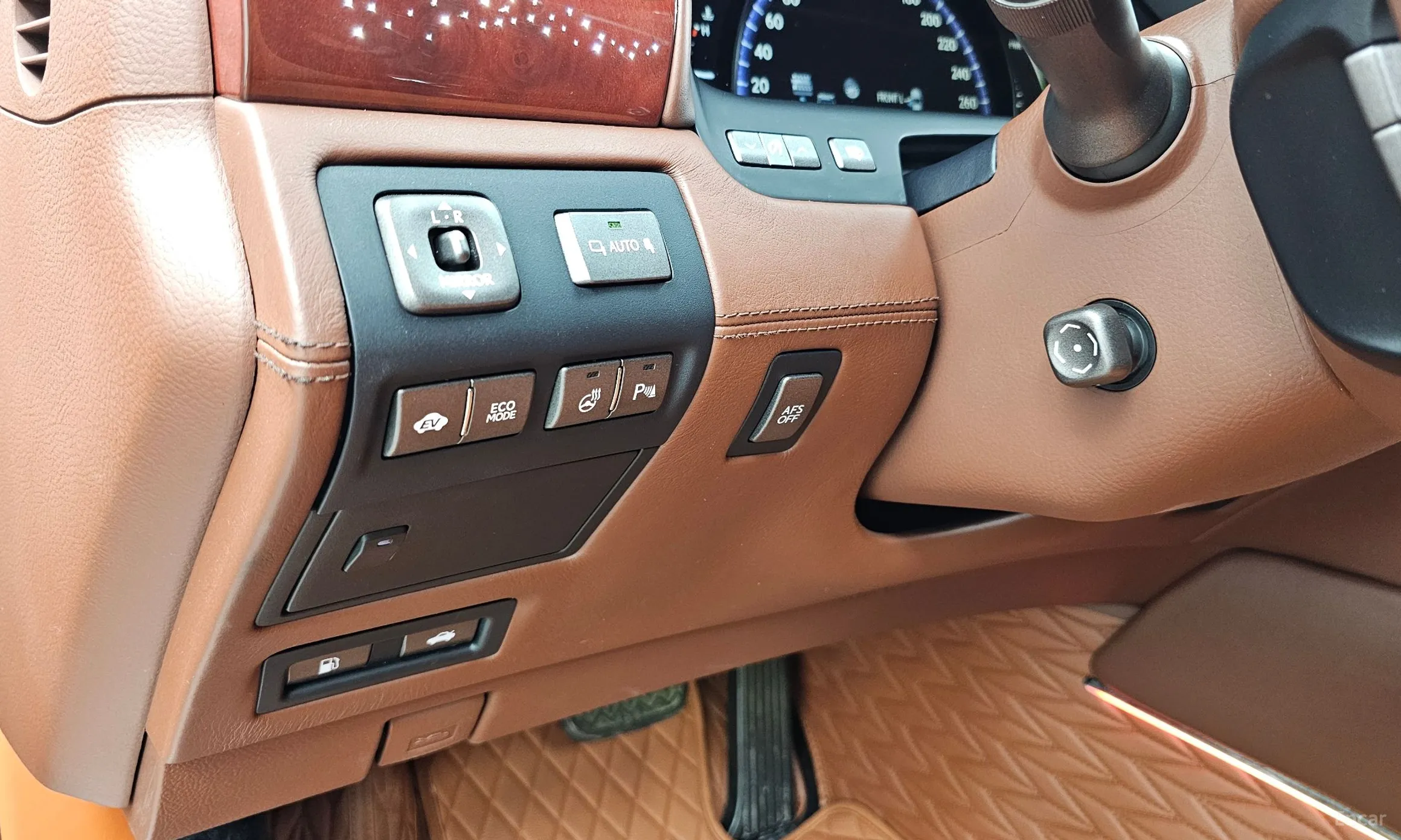 Lexus LS600hL превью 19