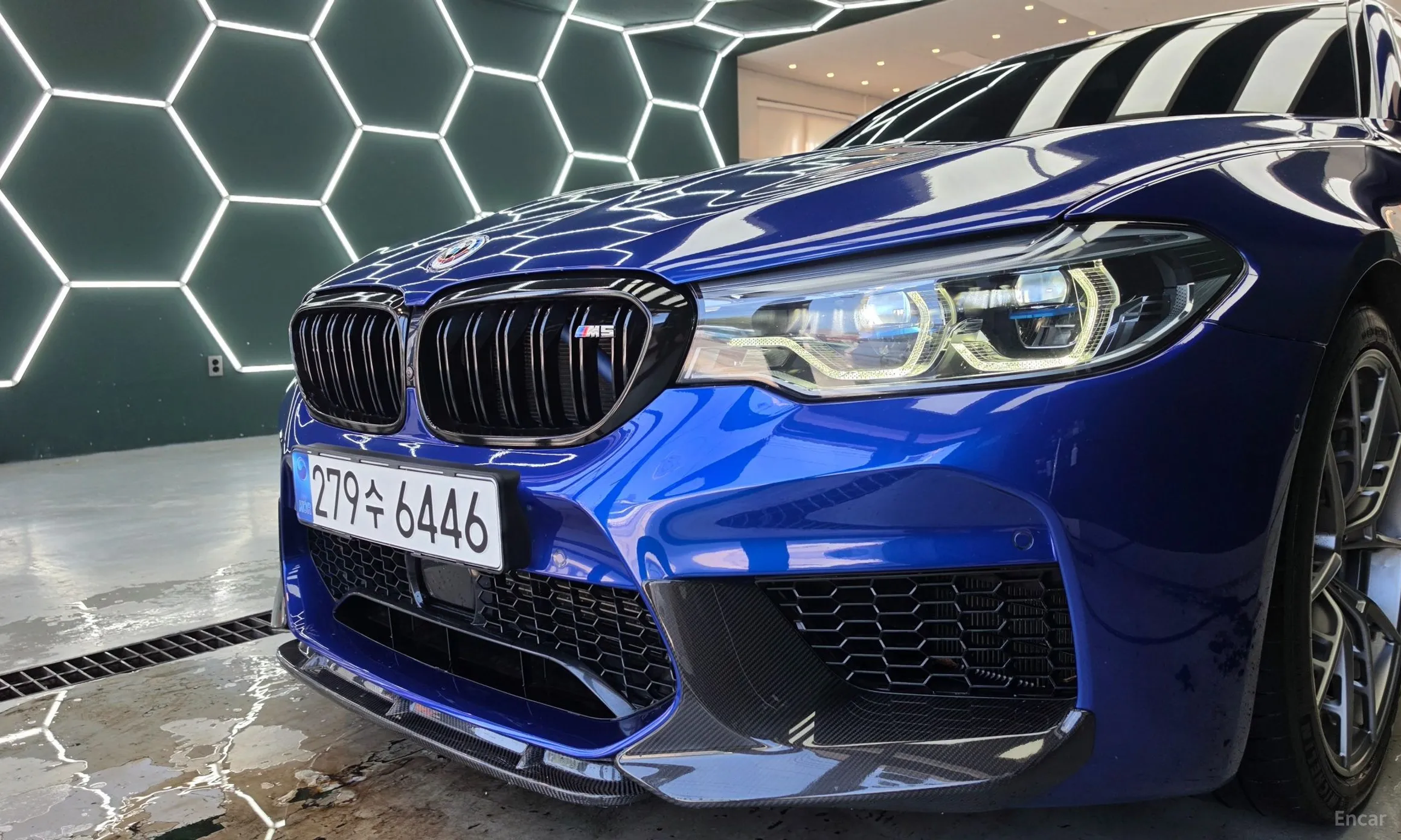 BMW M5 (F90) превью 17