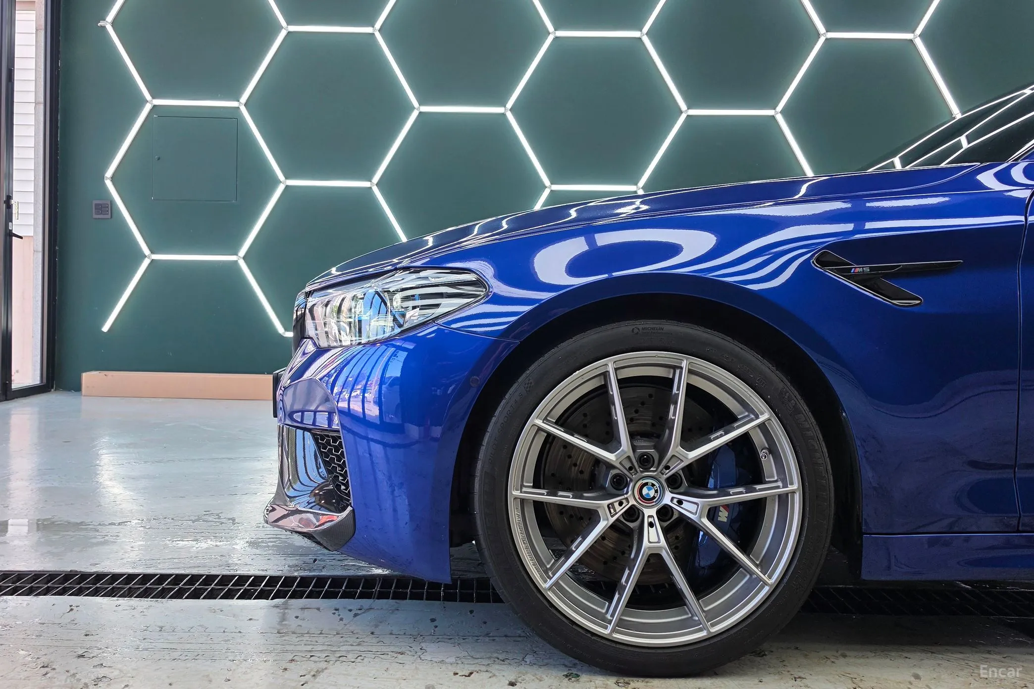 BMW M5 (F90) превью 5