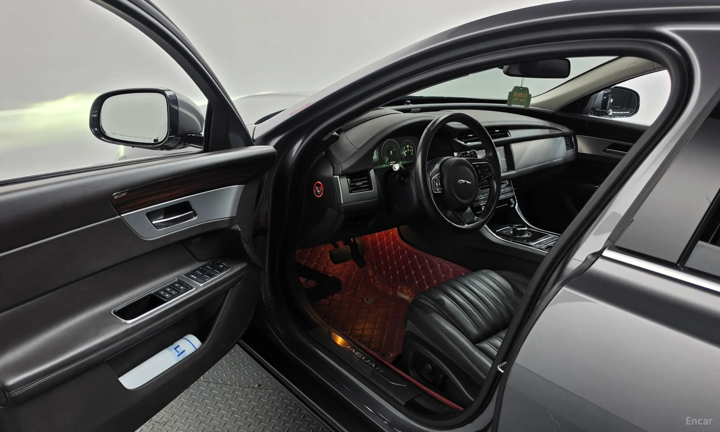 Jaguar XF (x260) превью 10