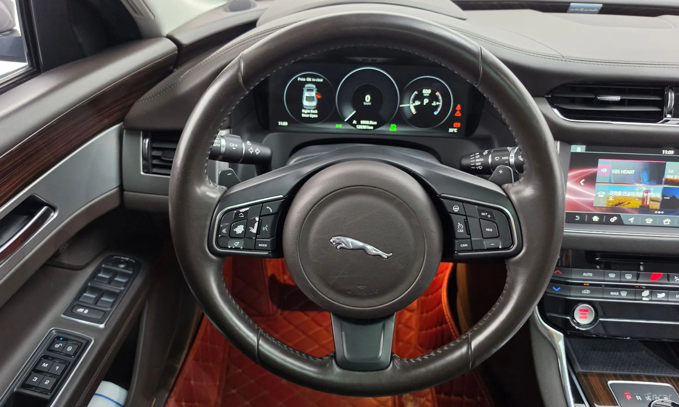 Jaguar XF (x260) превью 14