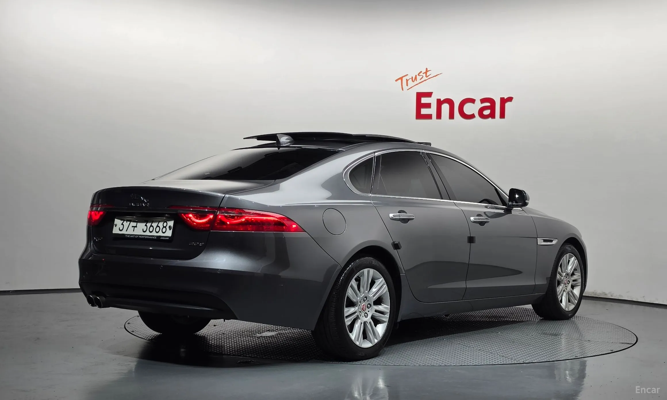 Jaguar XF (x260)