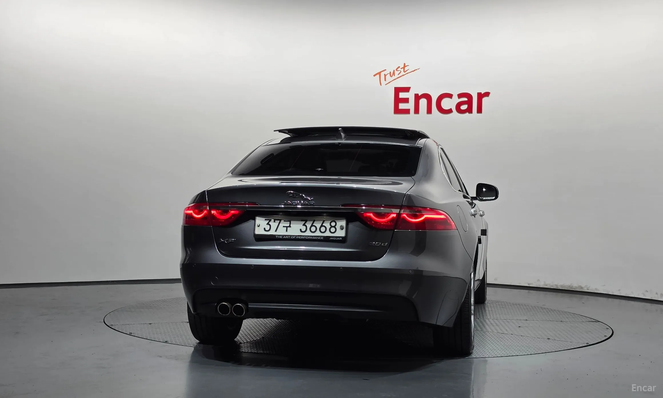 Jaguar XF (x260) превью 4