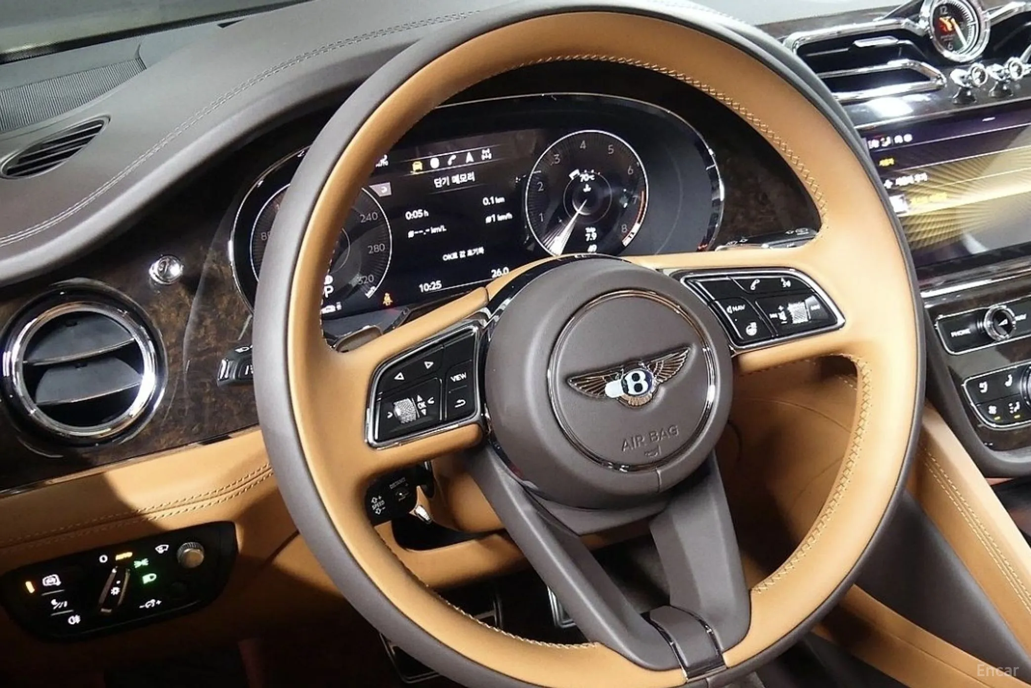 Bentley Bentayga превью 12
