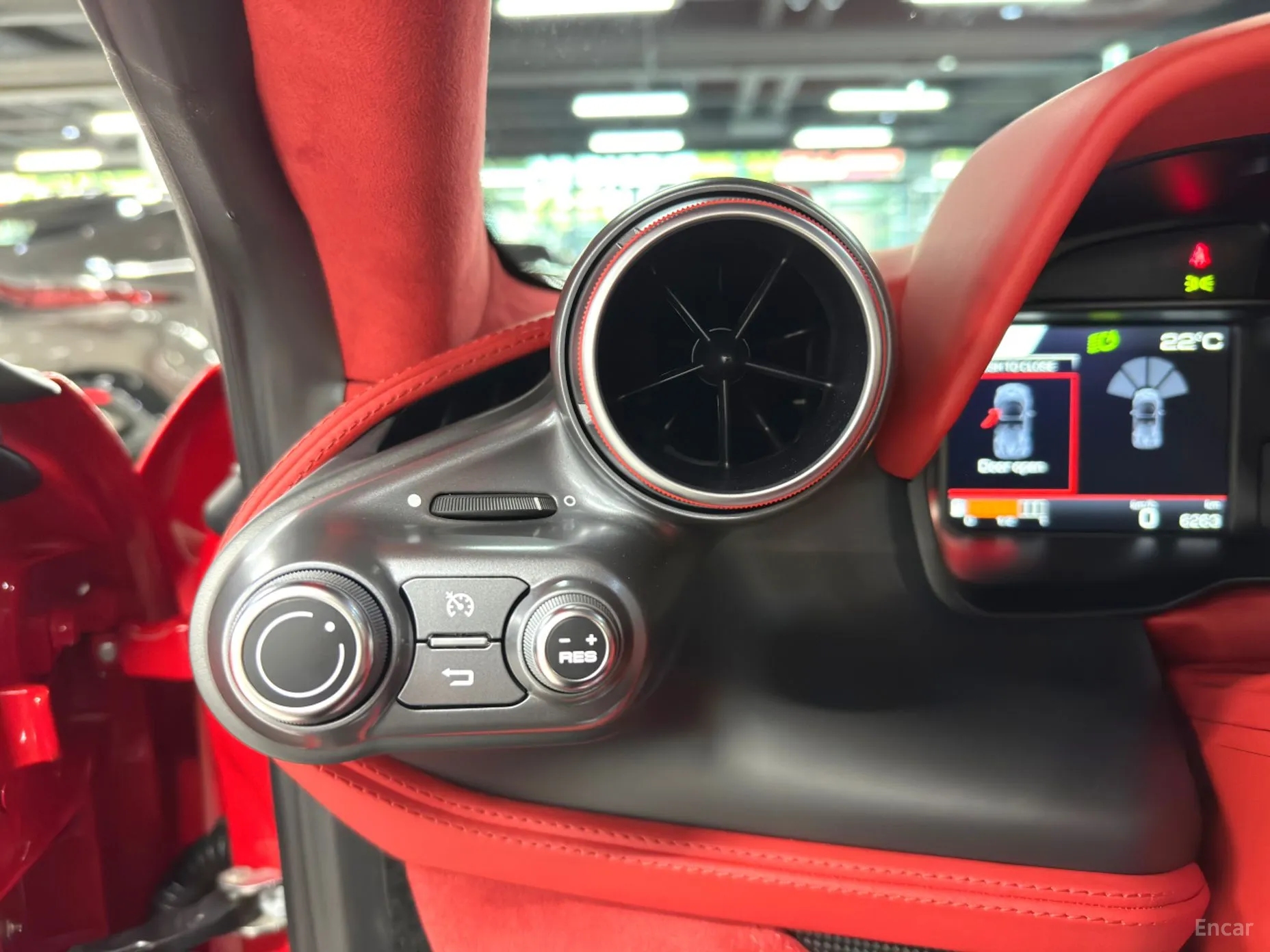 Ferrari F8 Spider превью 10
