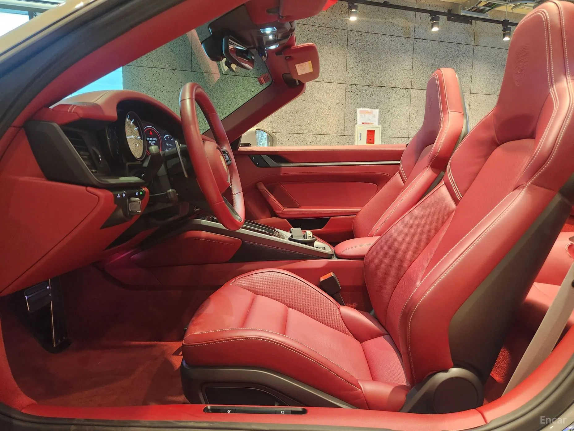 Porsche 911 (992) превью 13