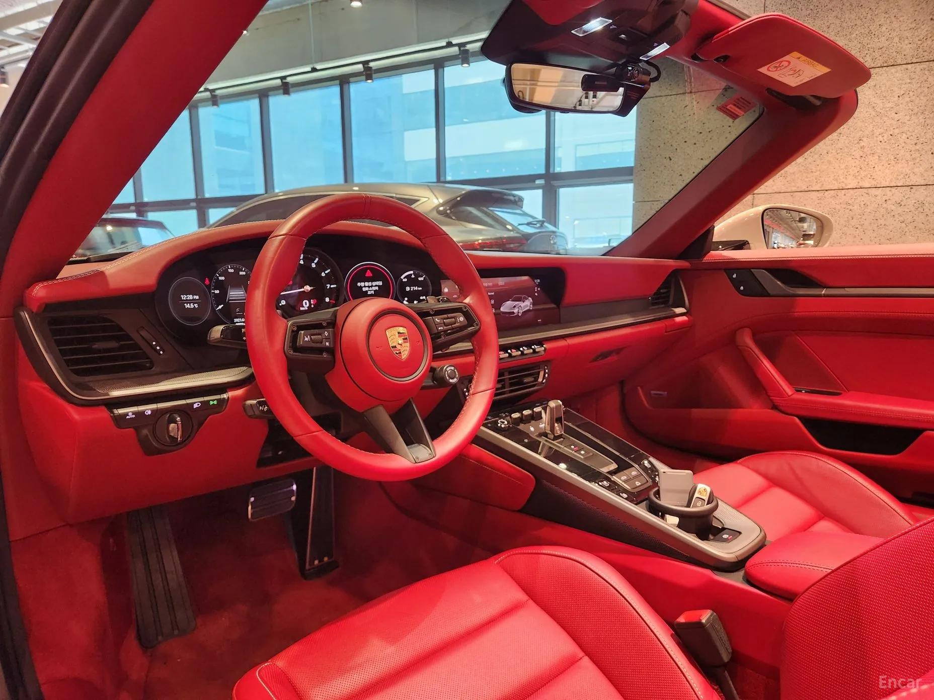Porsche 911 (992) превью 8