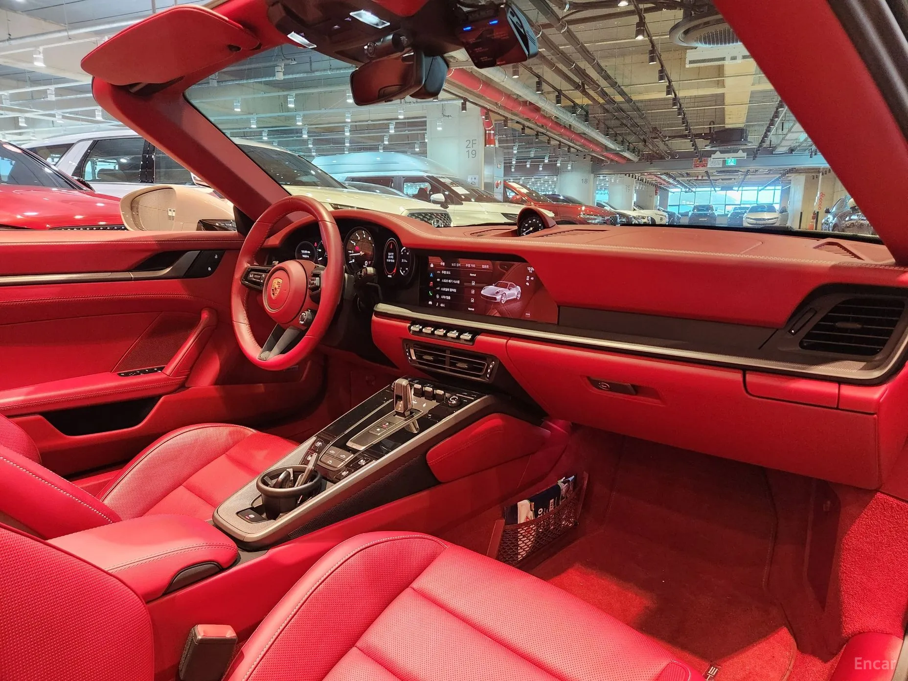 Porsche 911 (992) превью 9