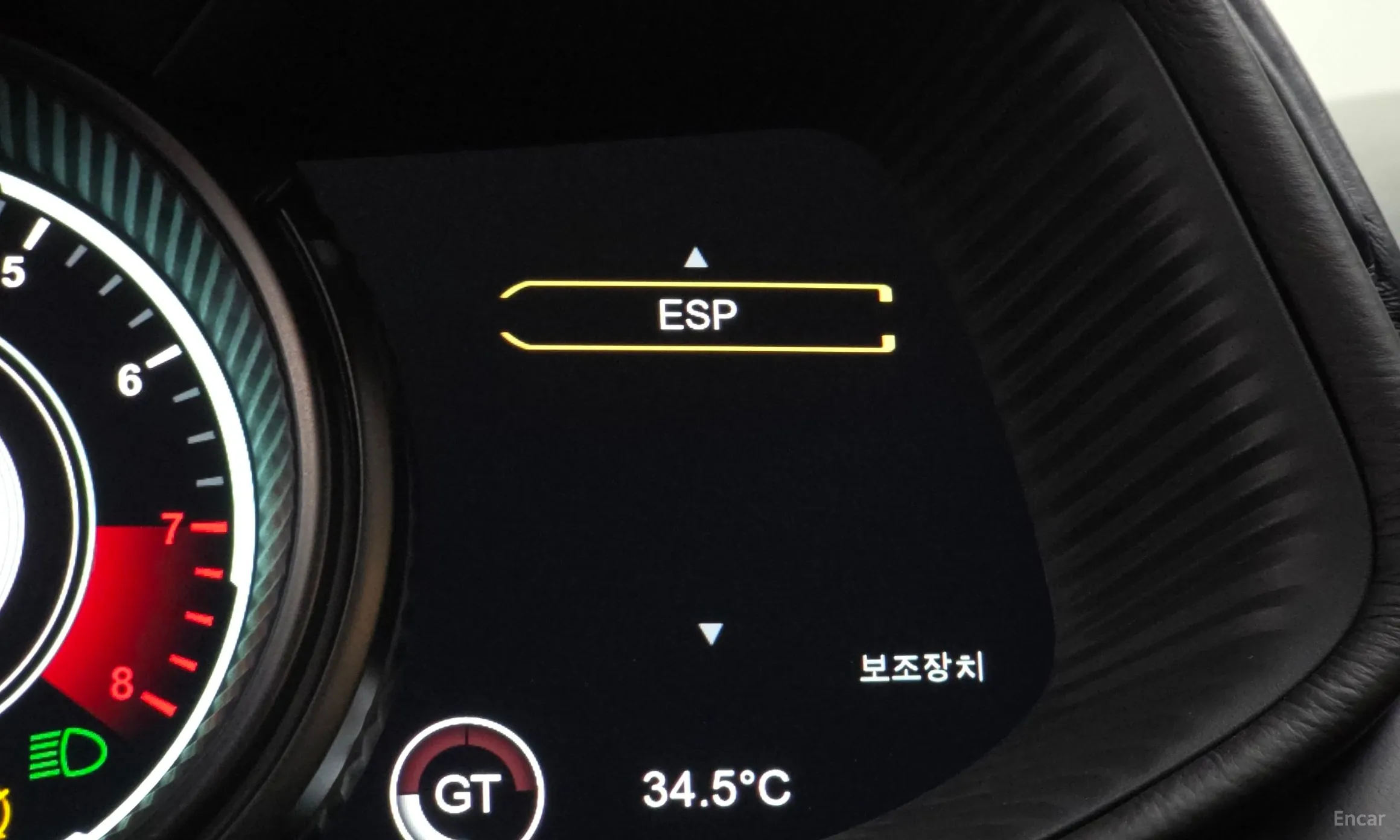 Aston Martin DB11 превью 16