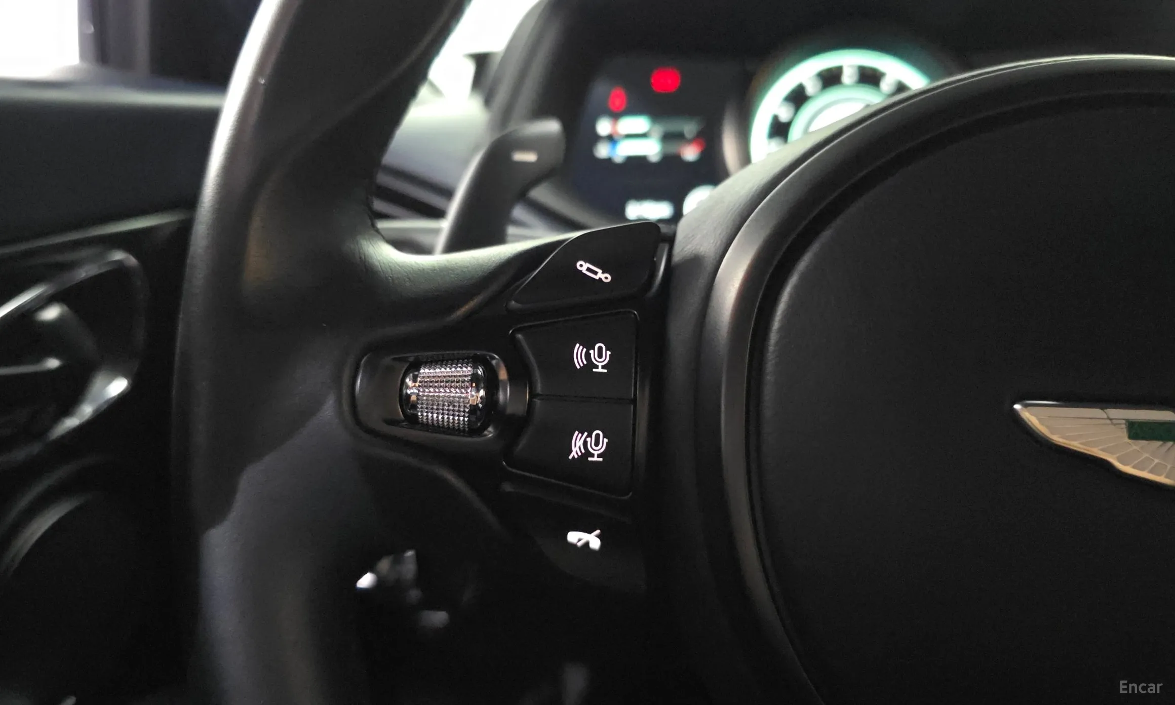 Aston Martin DB11 превью 17