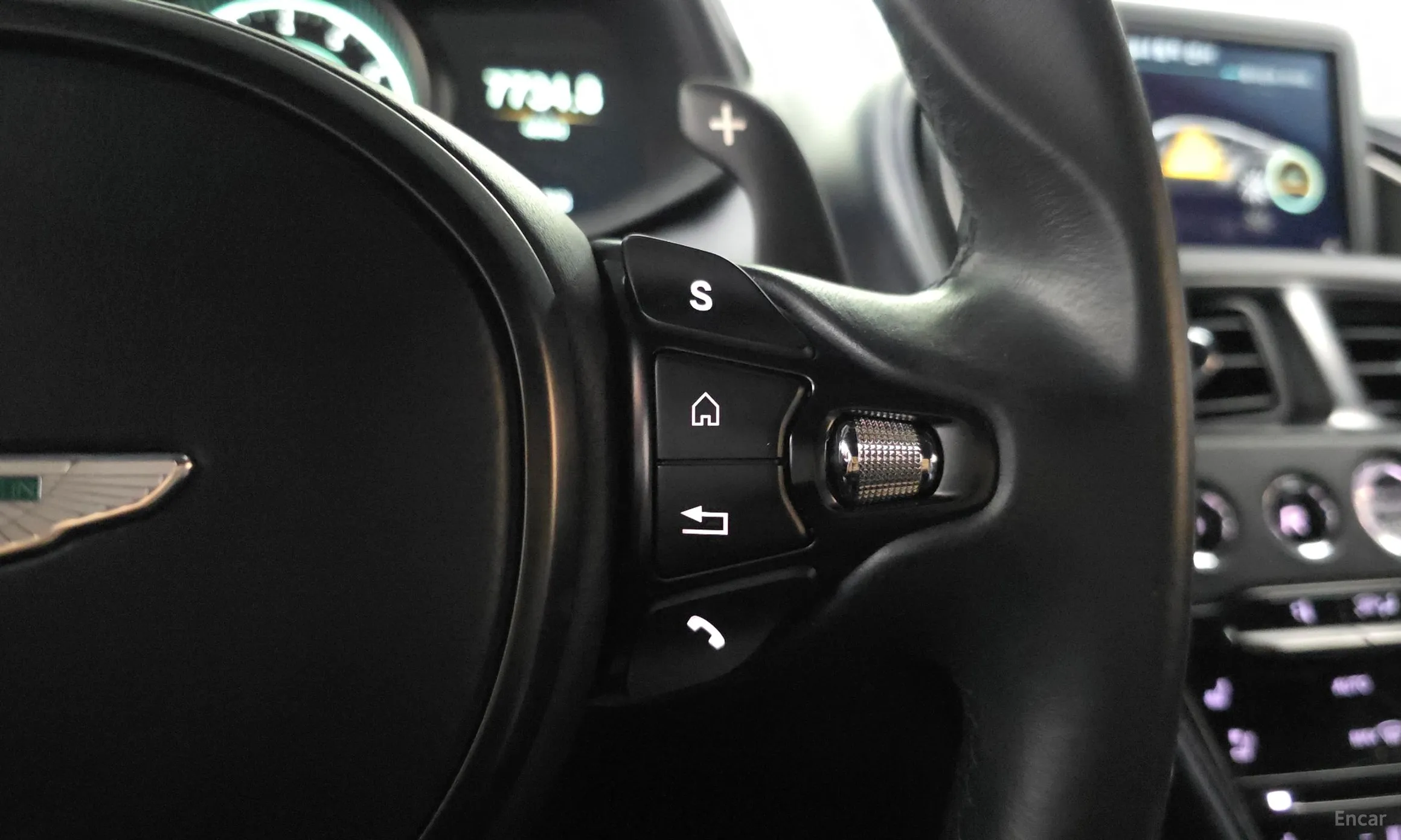Aston Martin DB11 превью 18