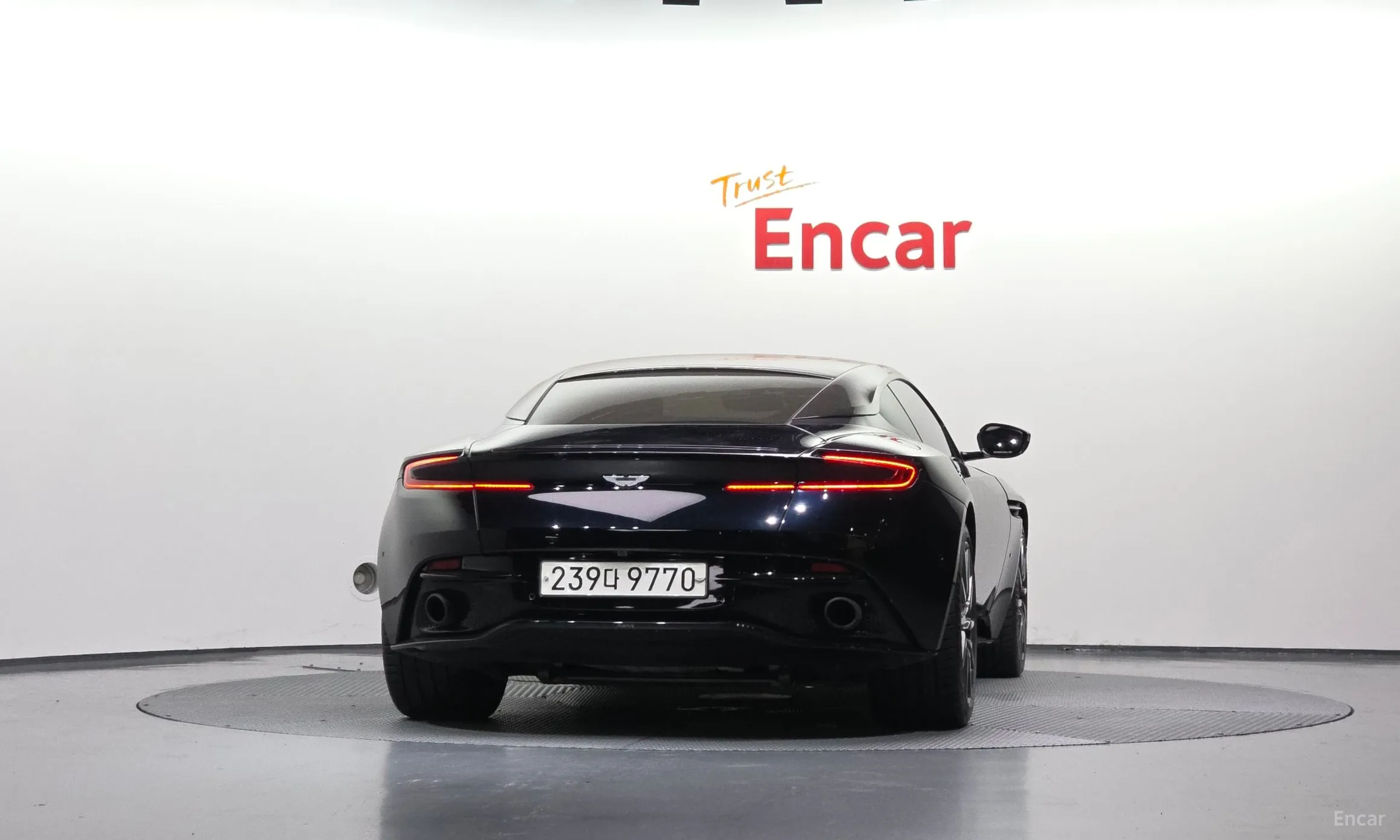 Aston Martin DB11 превью 4