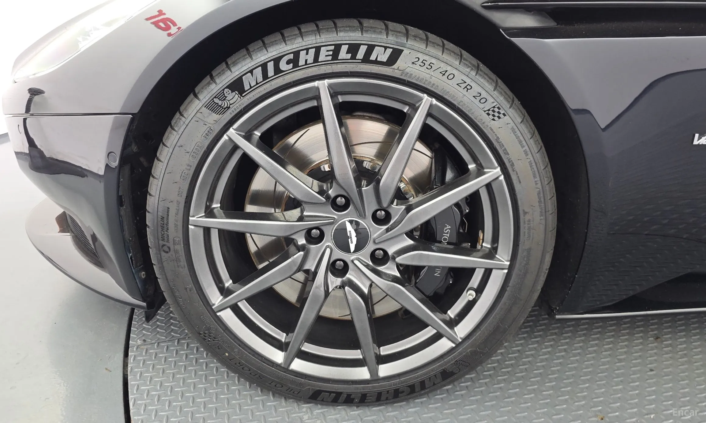 Aston Martin DB11 превью 5