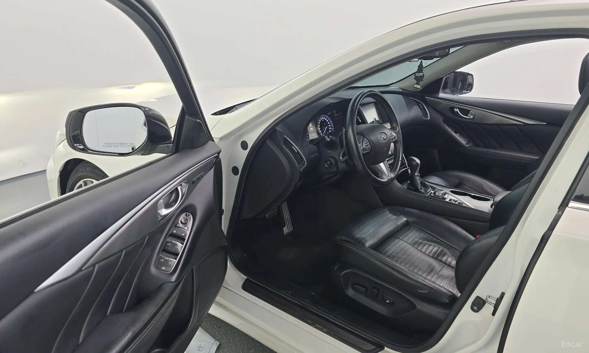 Infiniti Q50 превью 10